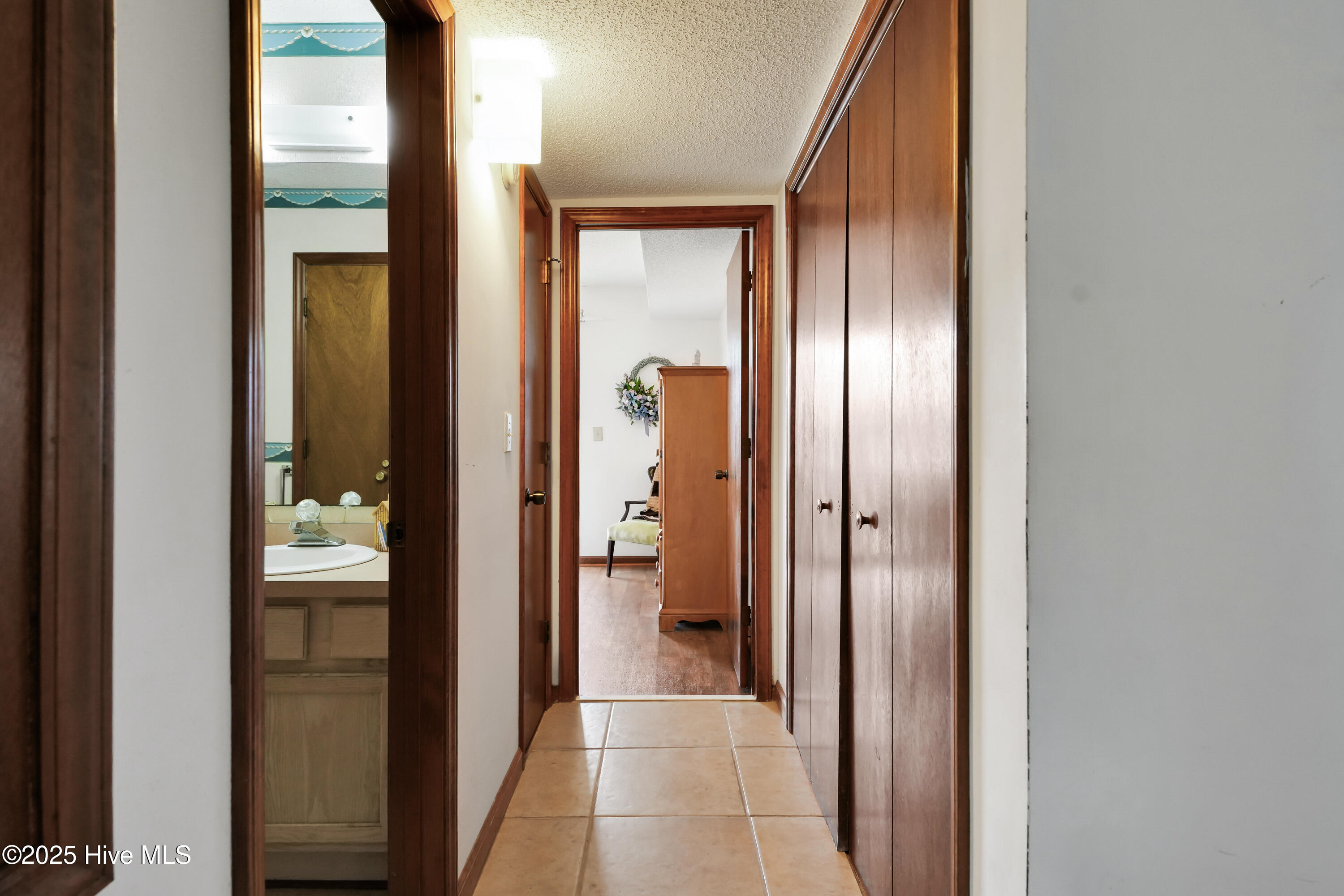 100530451 | Photo 14