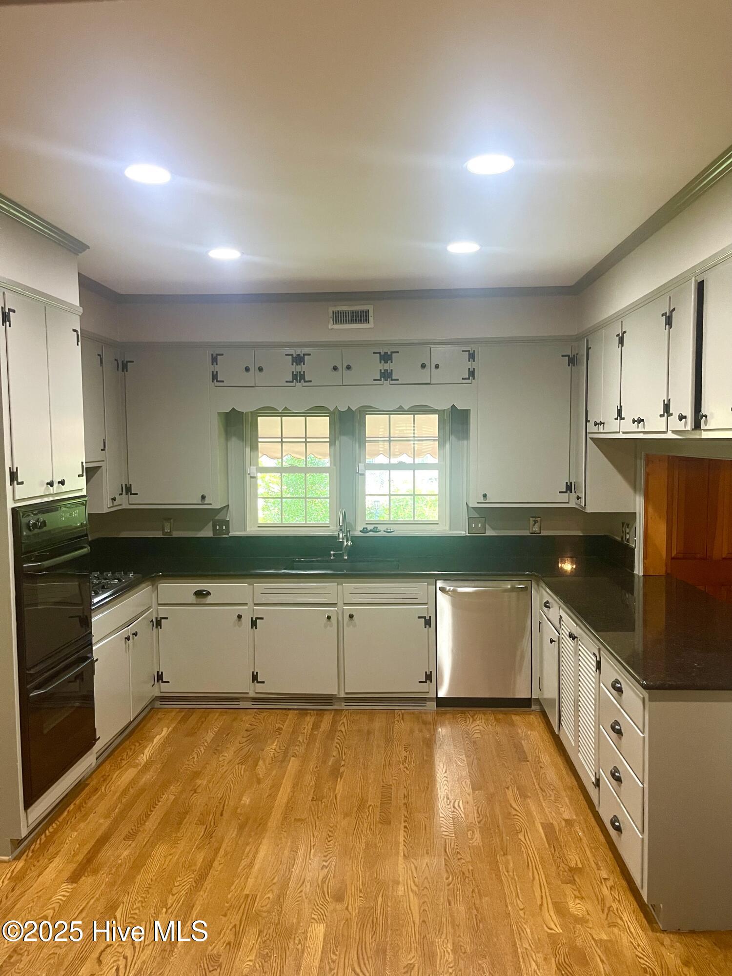 401 Brentwood Drive N