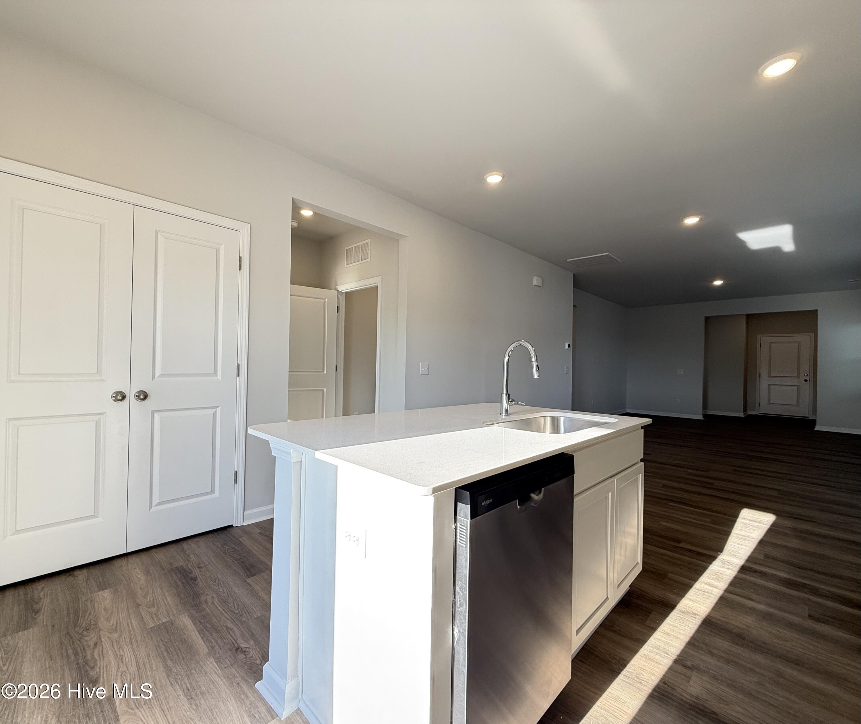 100525934 | Photo 21