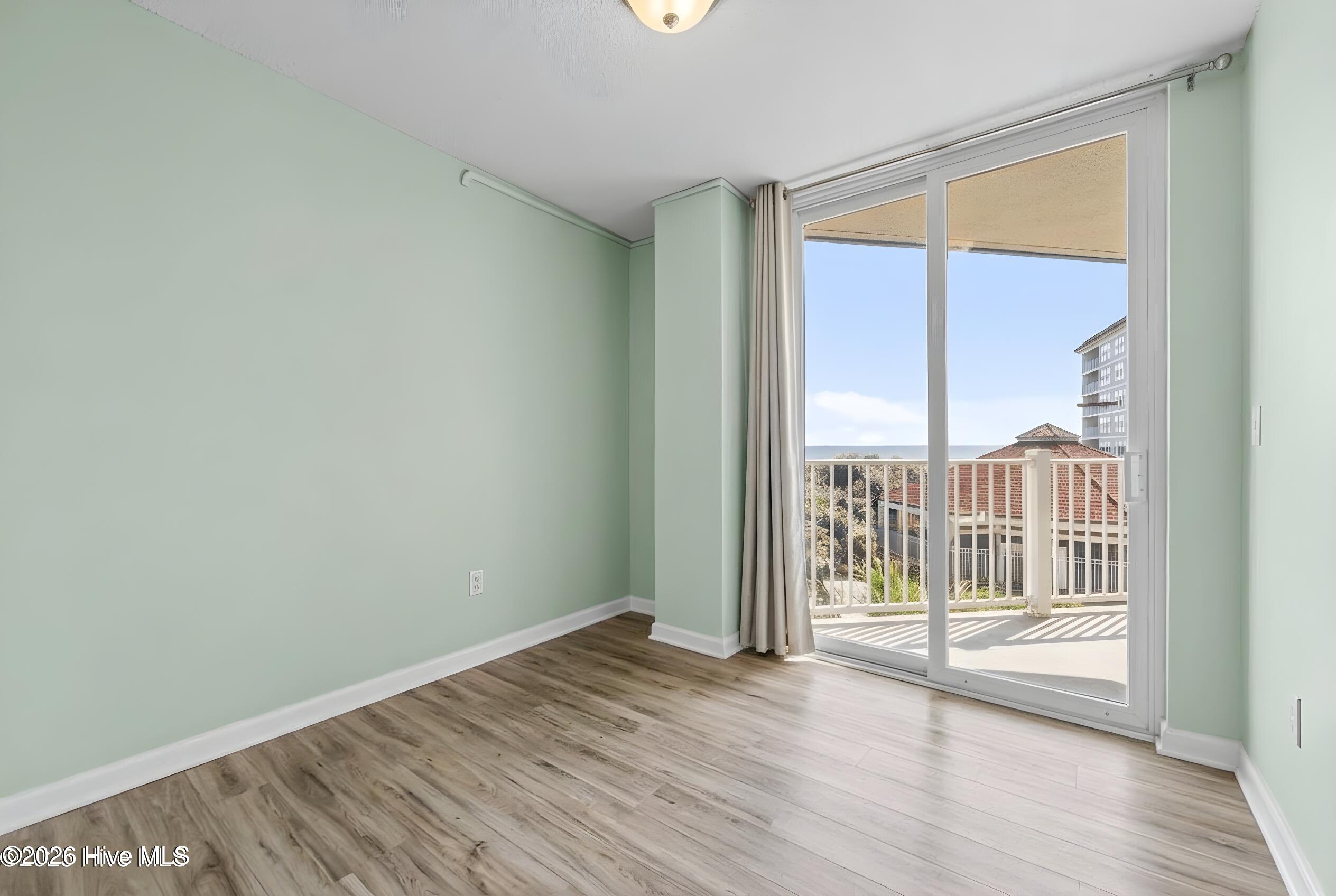 100528908 | Photo 34