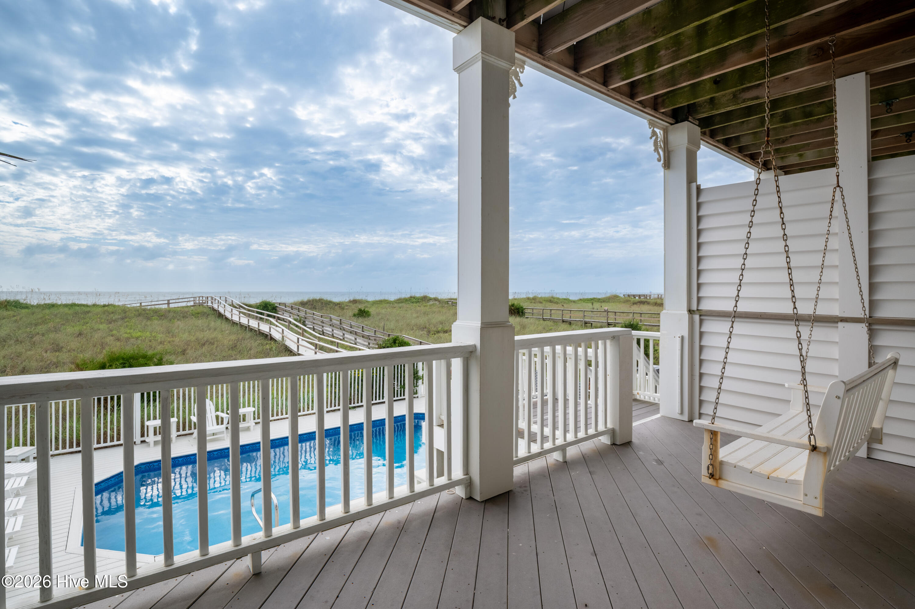 100550825 | Photo 26