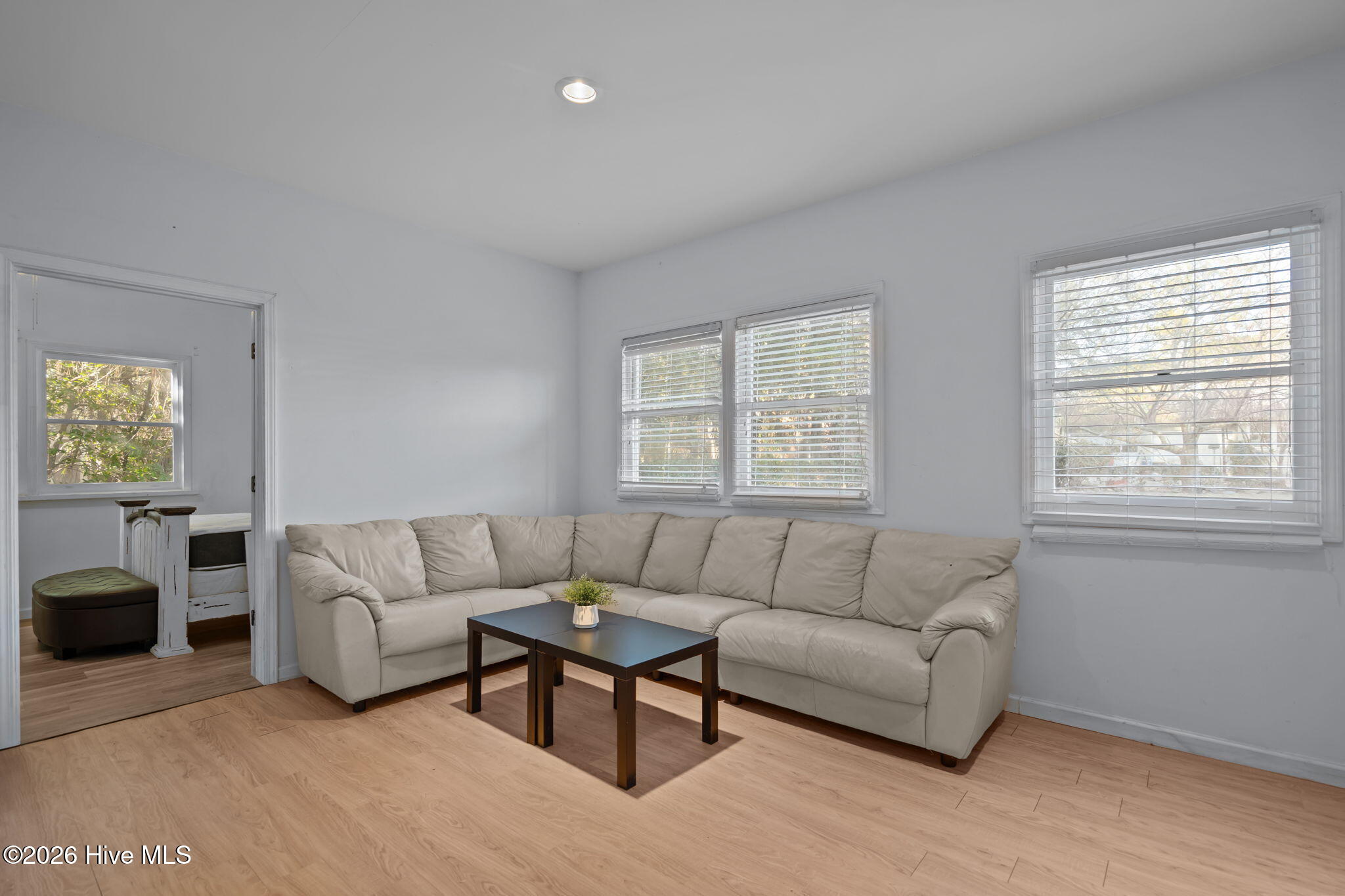 100525803 | Photo 53