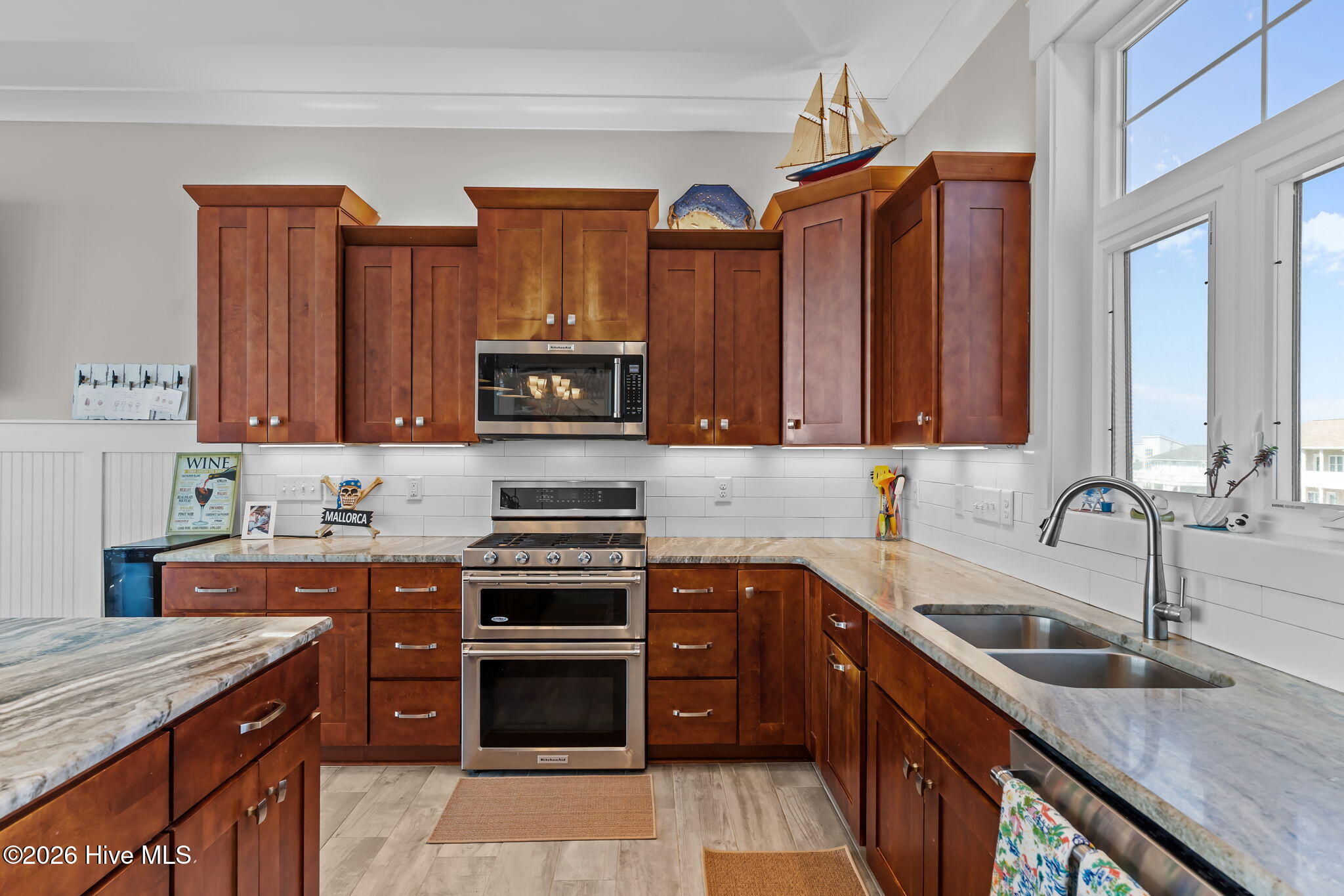 100554272 | Photo 15