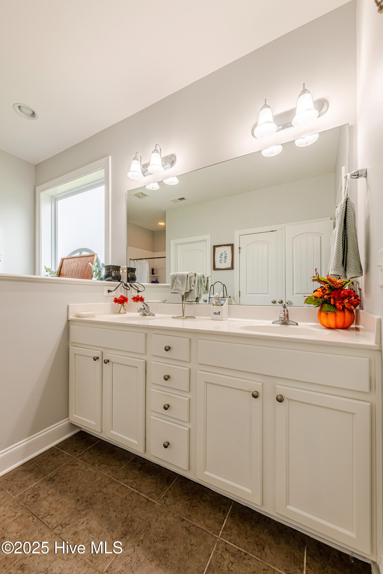 100524839 | Photo 42