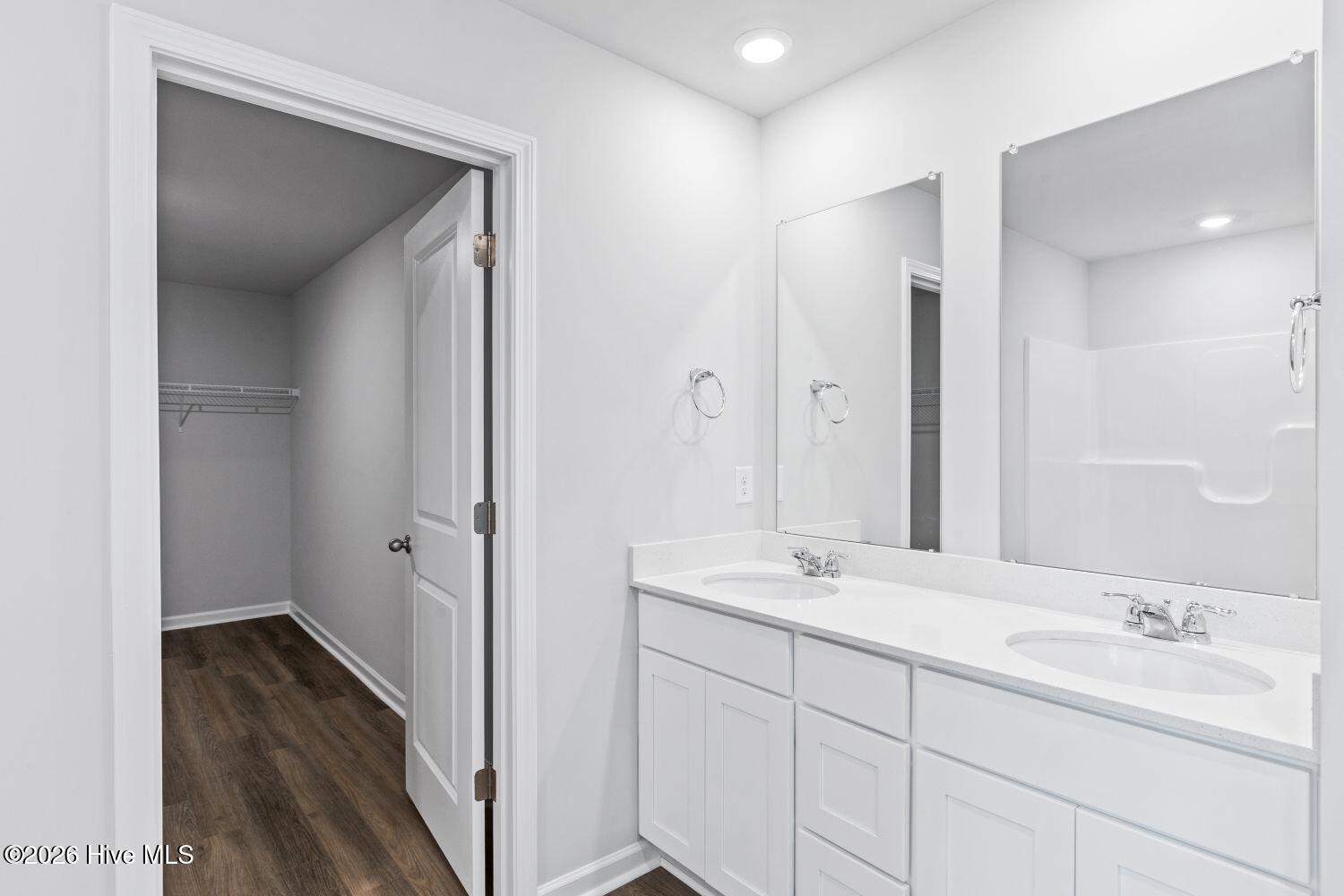 100533204 | Photo 28