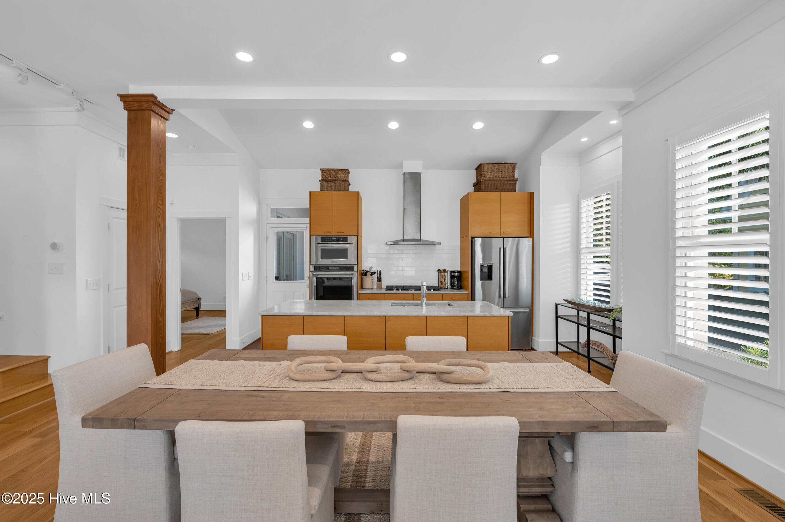 100532568 | Photo 12