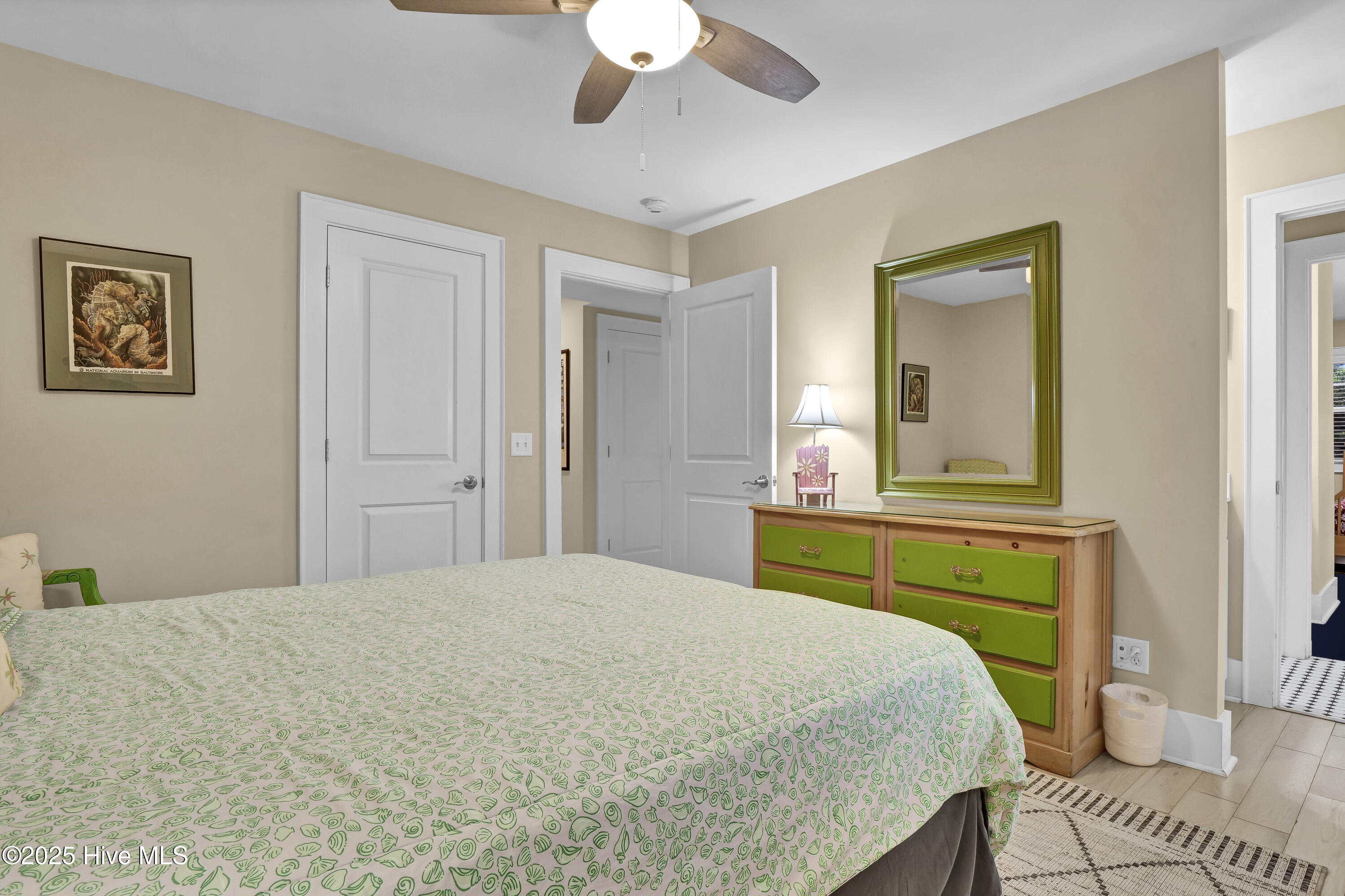 100525301 | Photo 11