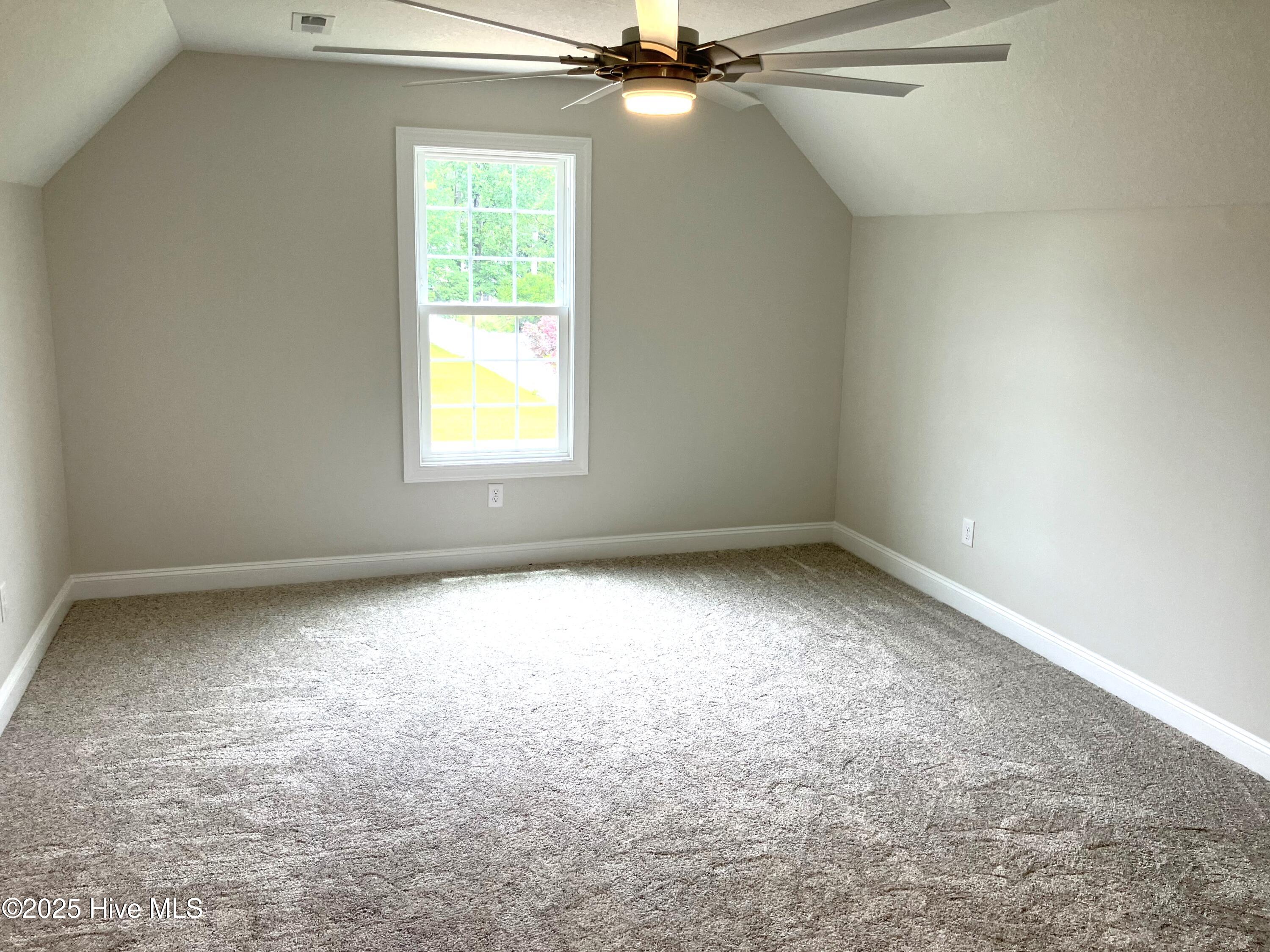 100514108 | Photo 44