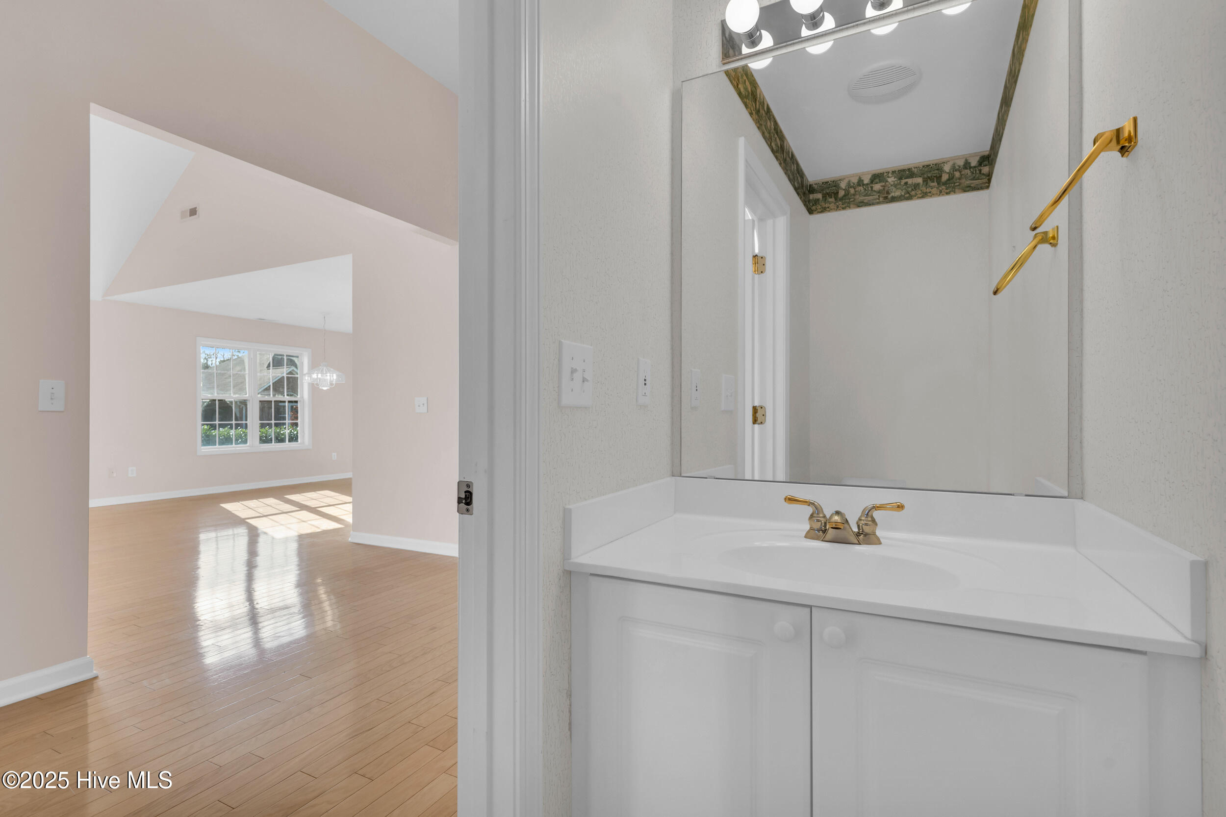 100540480 | Photo 37