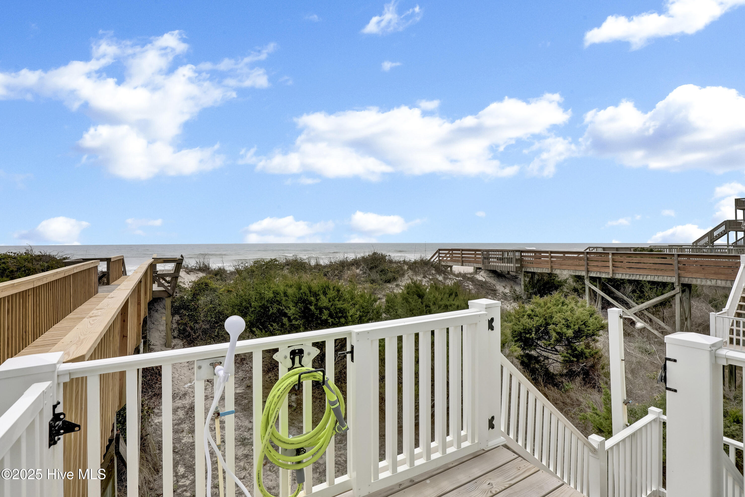 100520988 | Photo 12