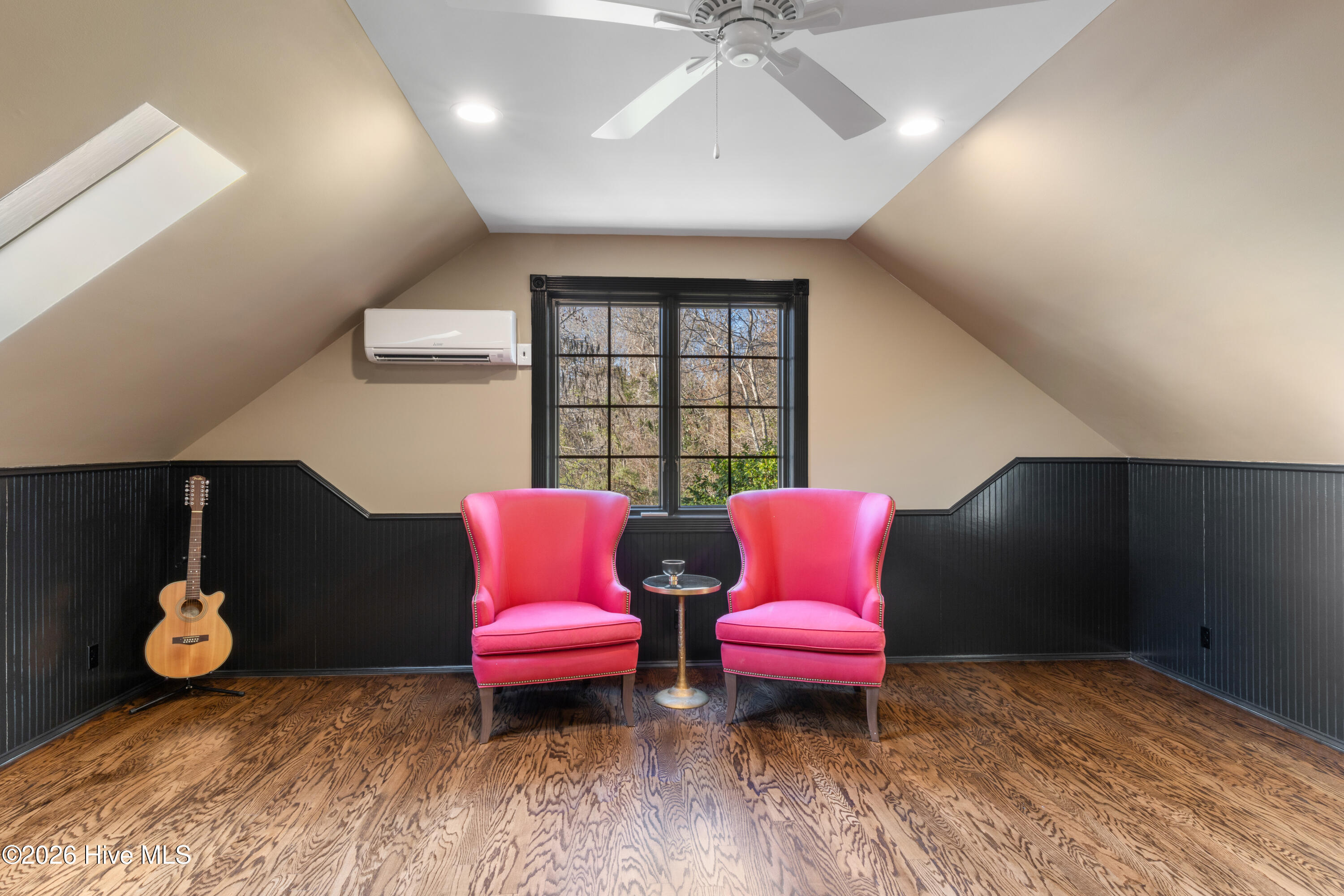 100549832 | Photo 48