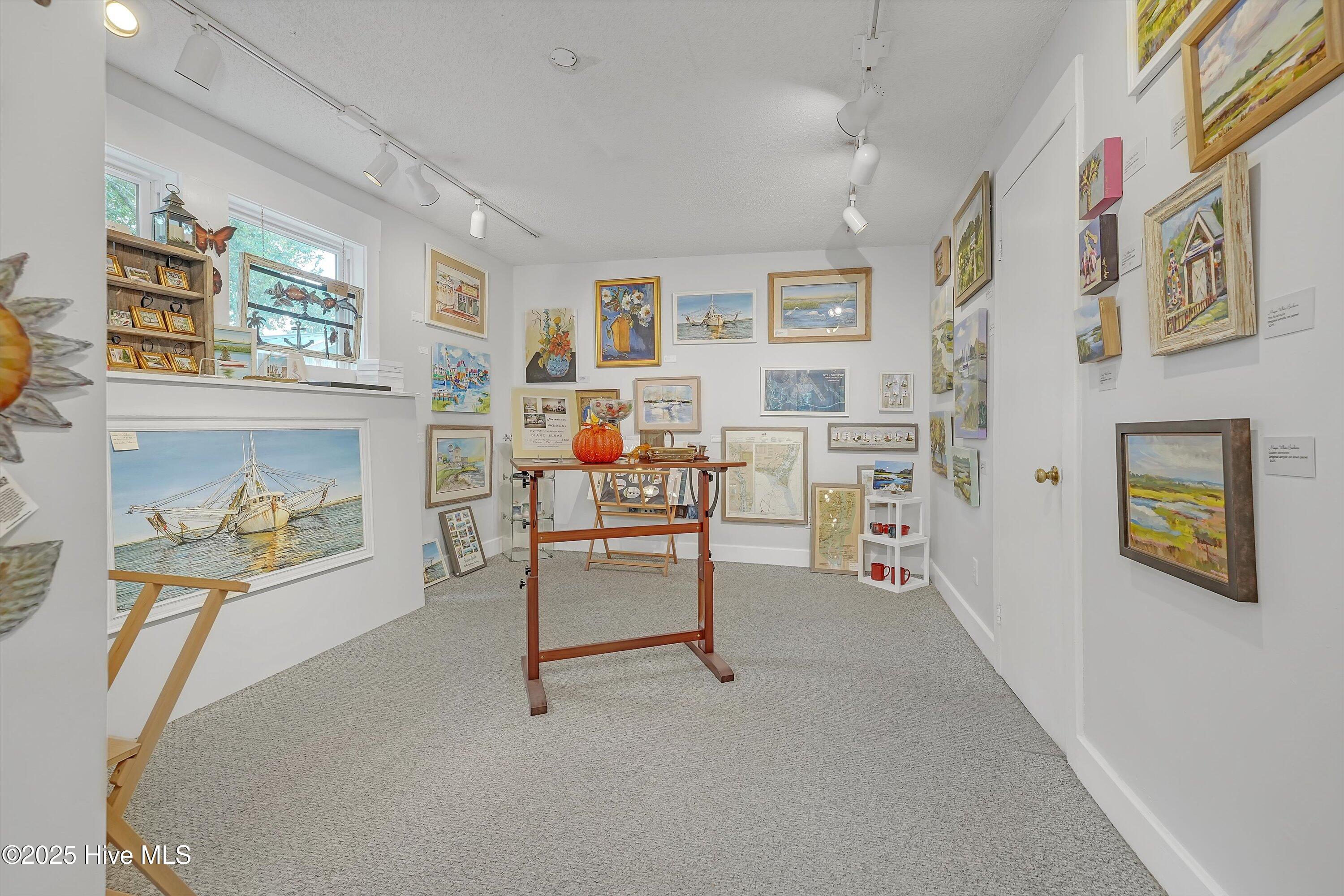 100530125 | Photo 18