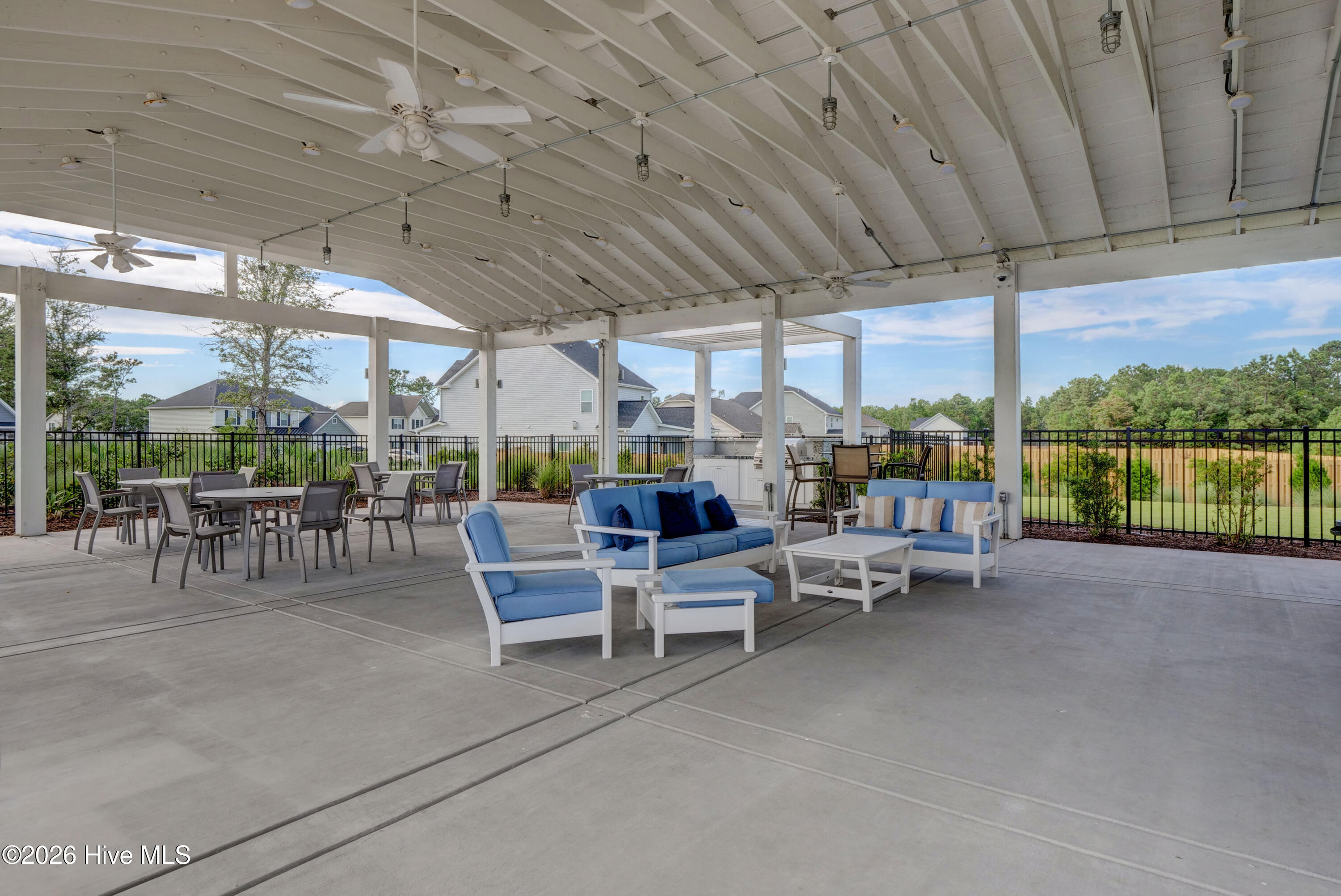 100554591 | Photo 38