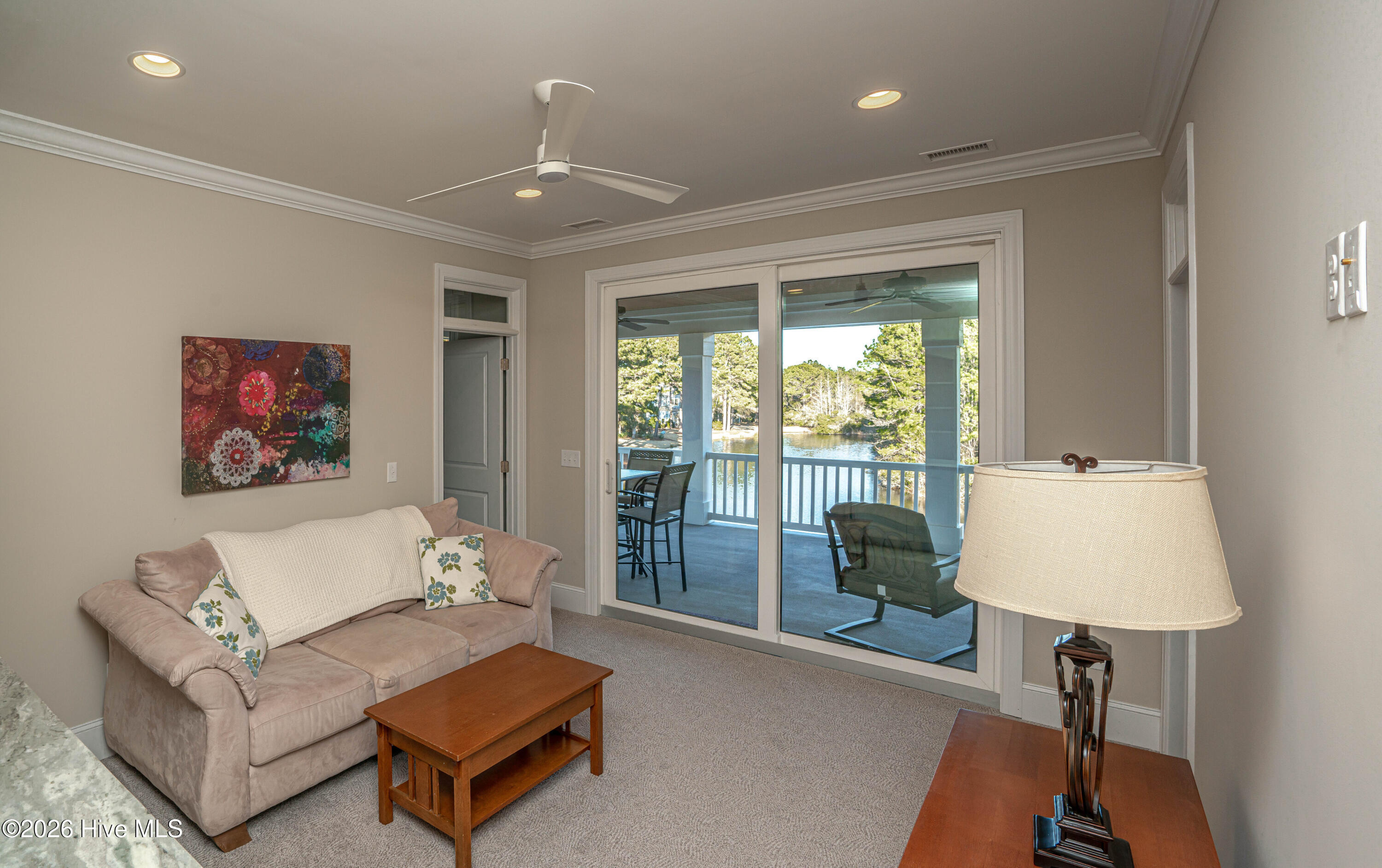 100550389 | Photo 61