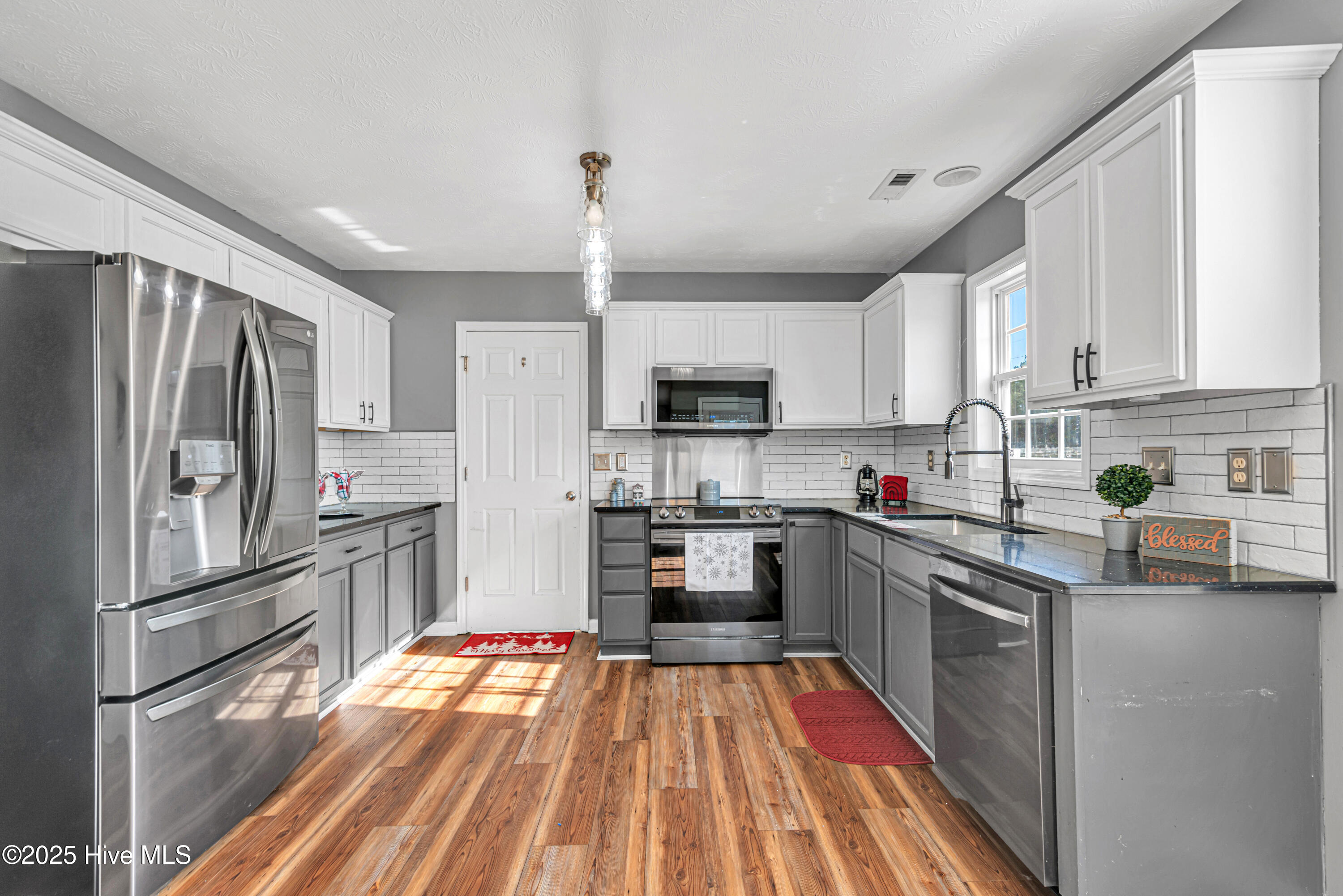 100543275 | Photo 13