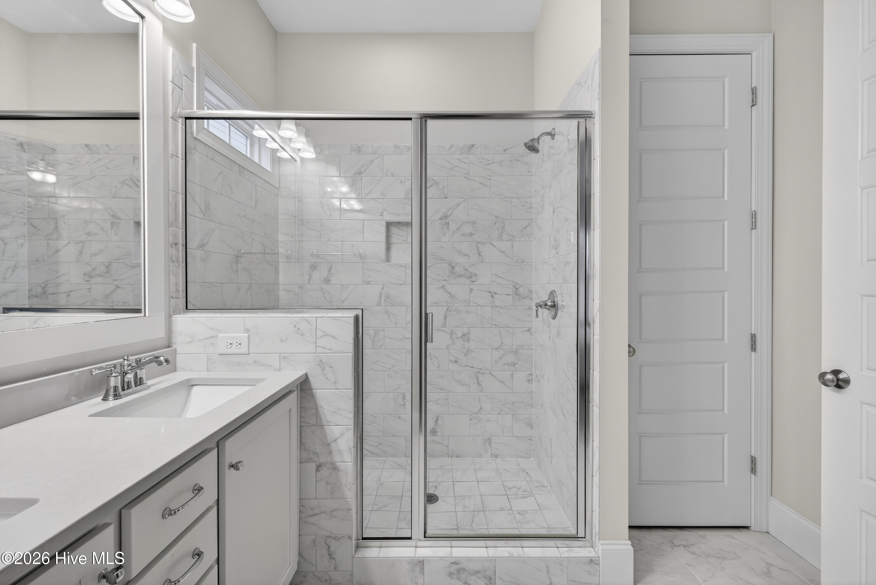 100558157 | Photo 26