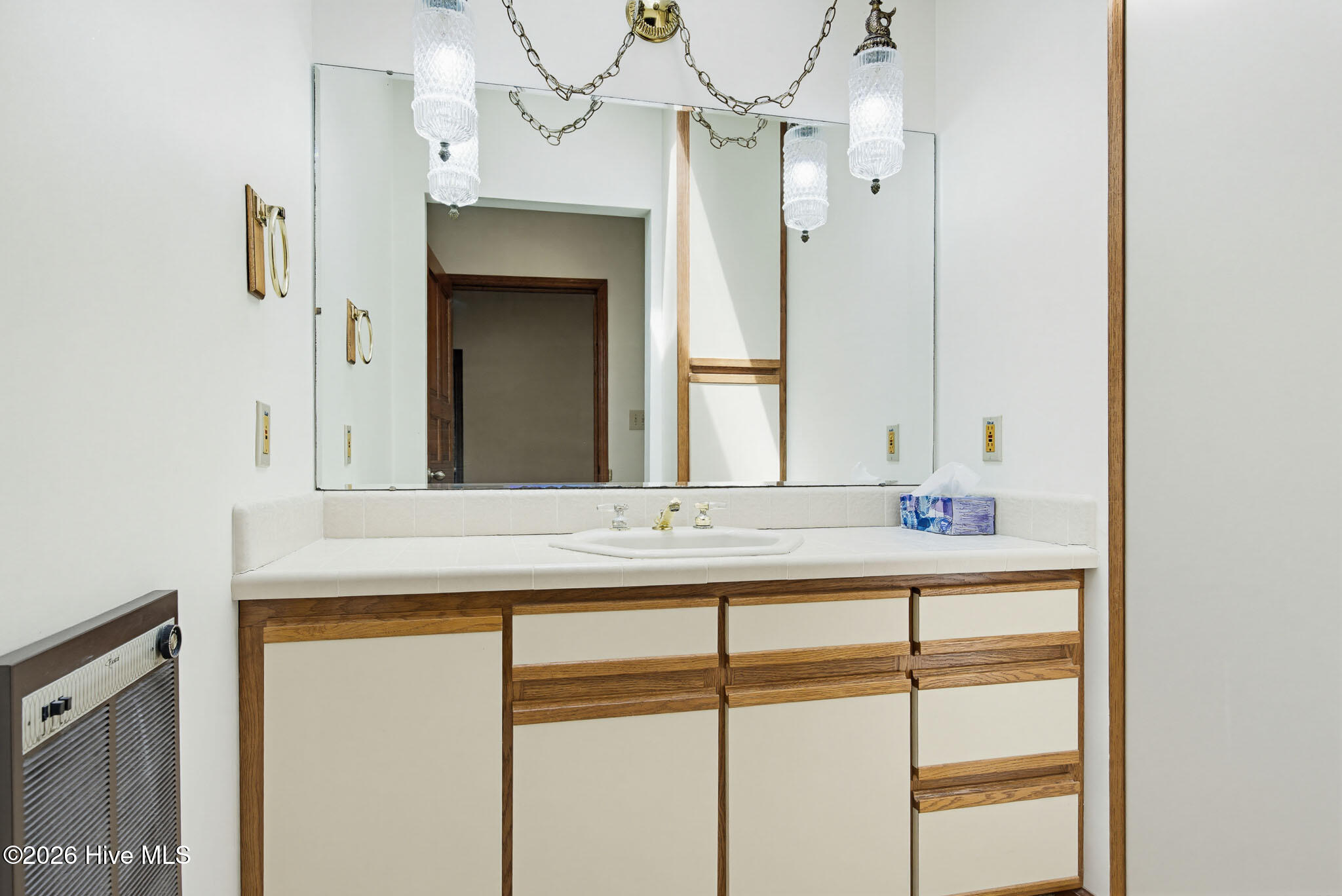 100568983 | Photo 38