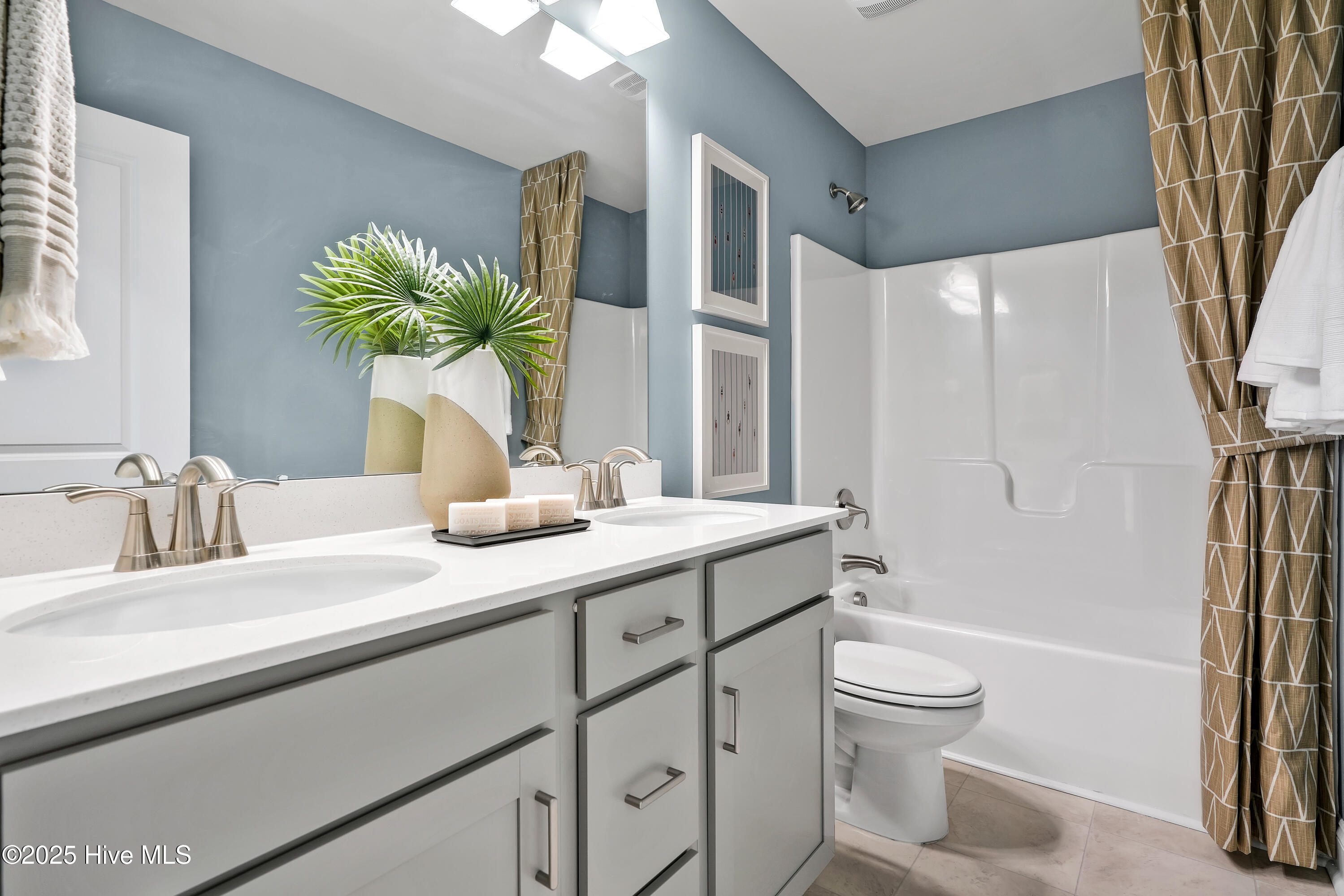 100535956 | Photo 28