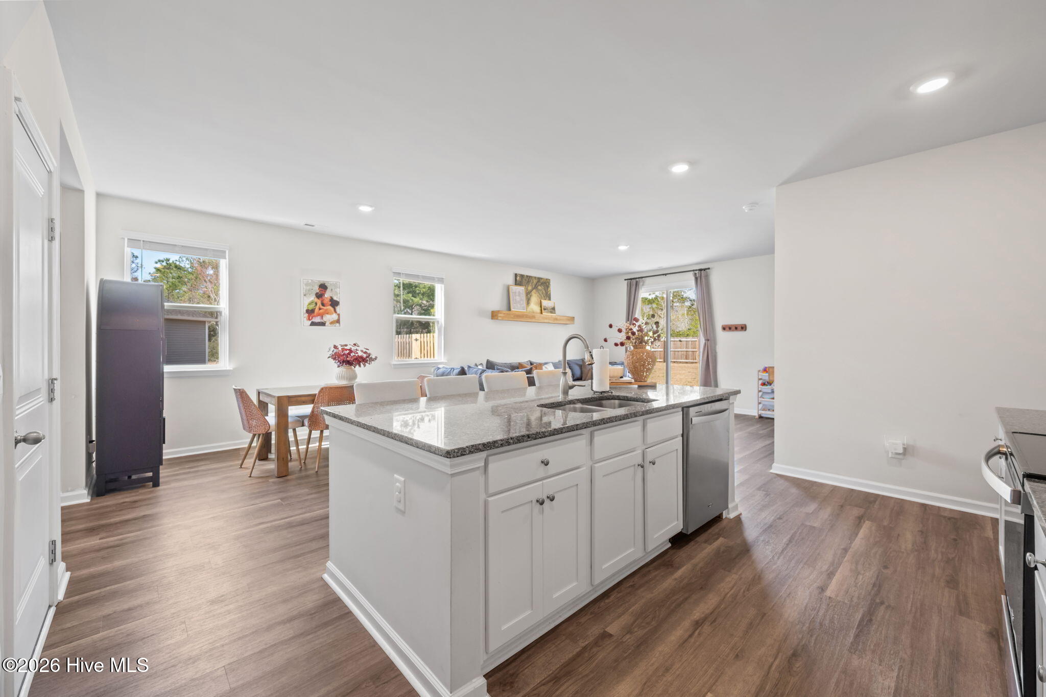 100559787 | Photo 12