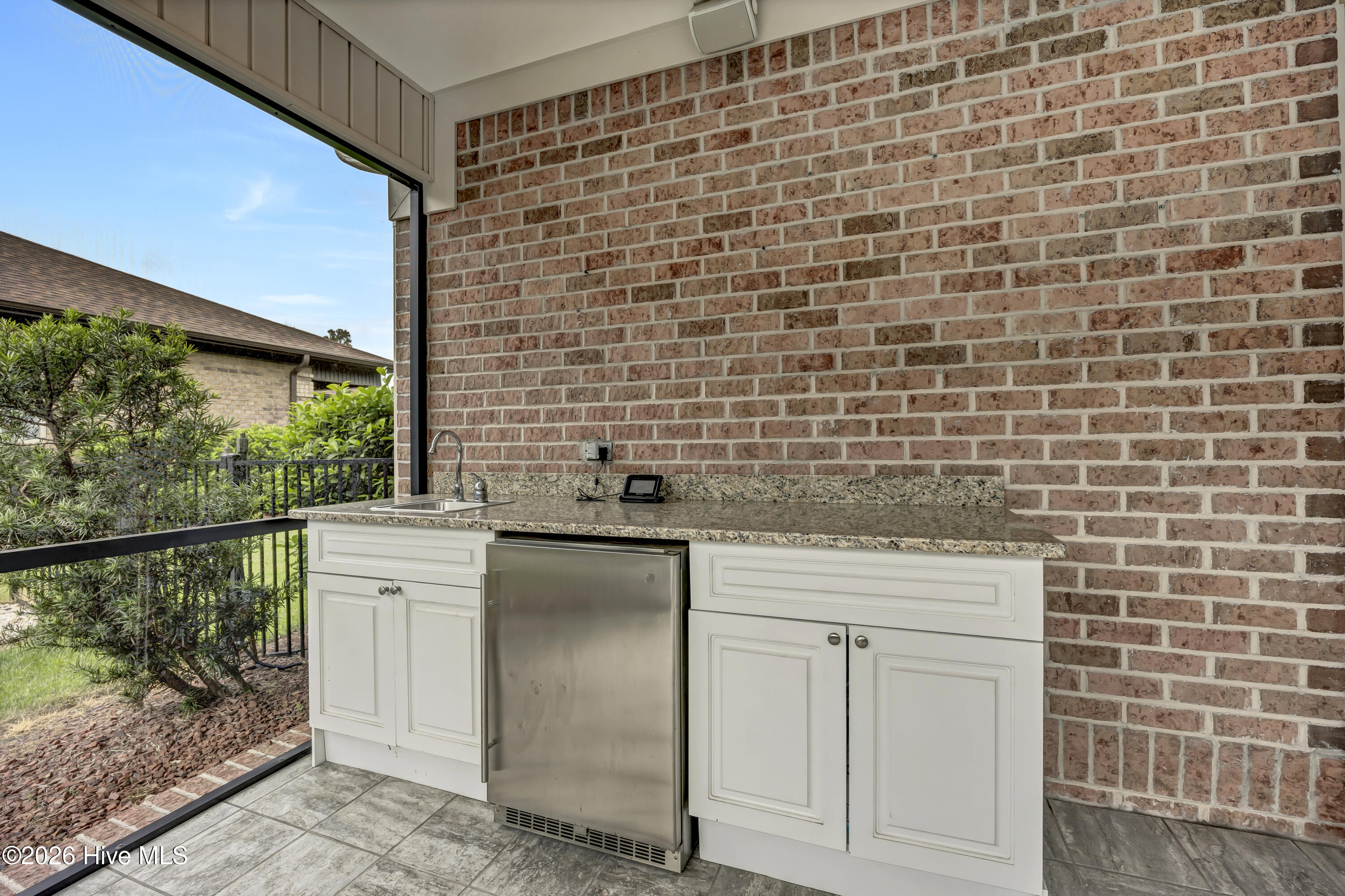 100555264 | Photo 41