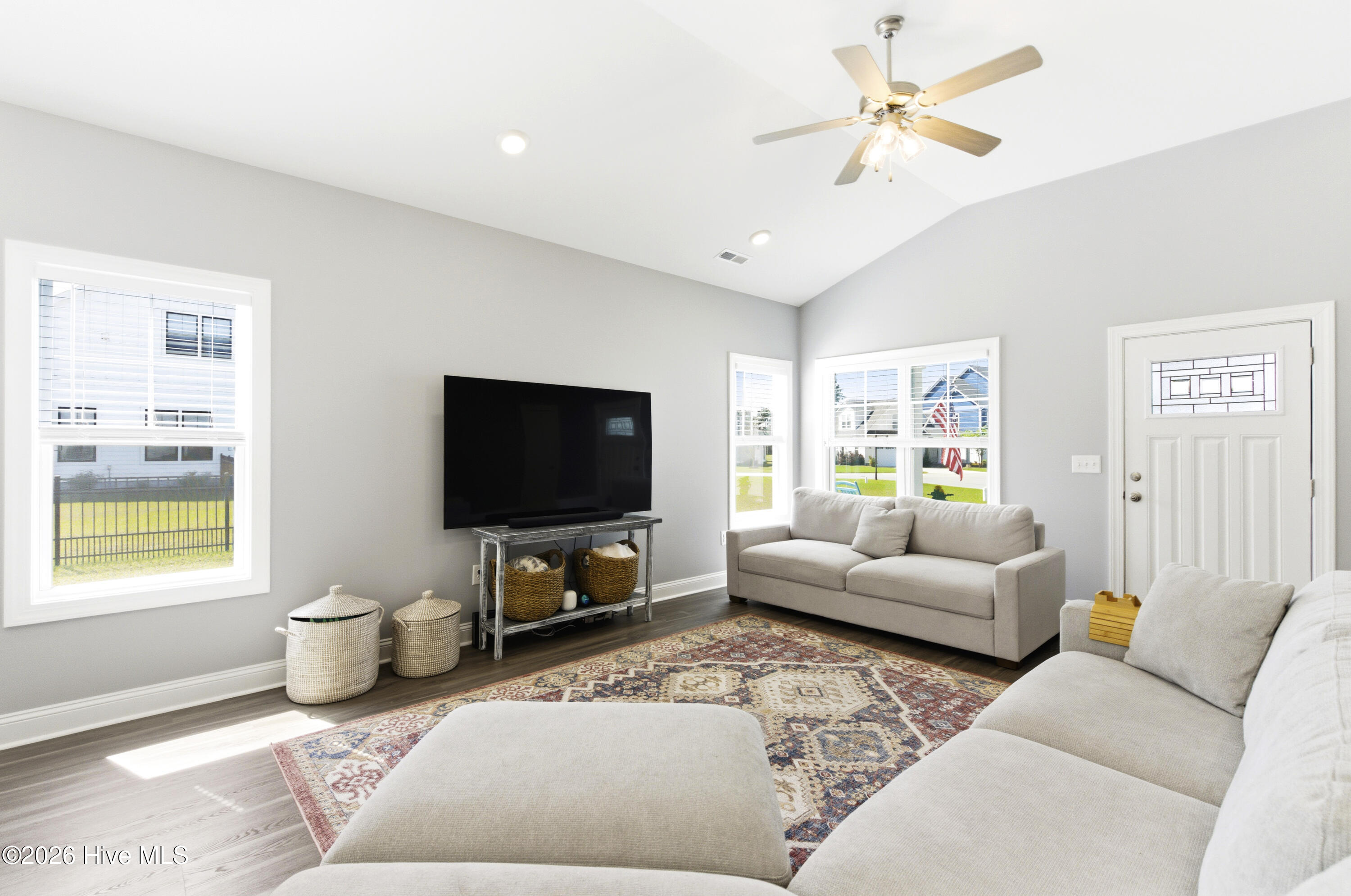 100568018 | Photo 12