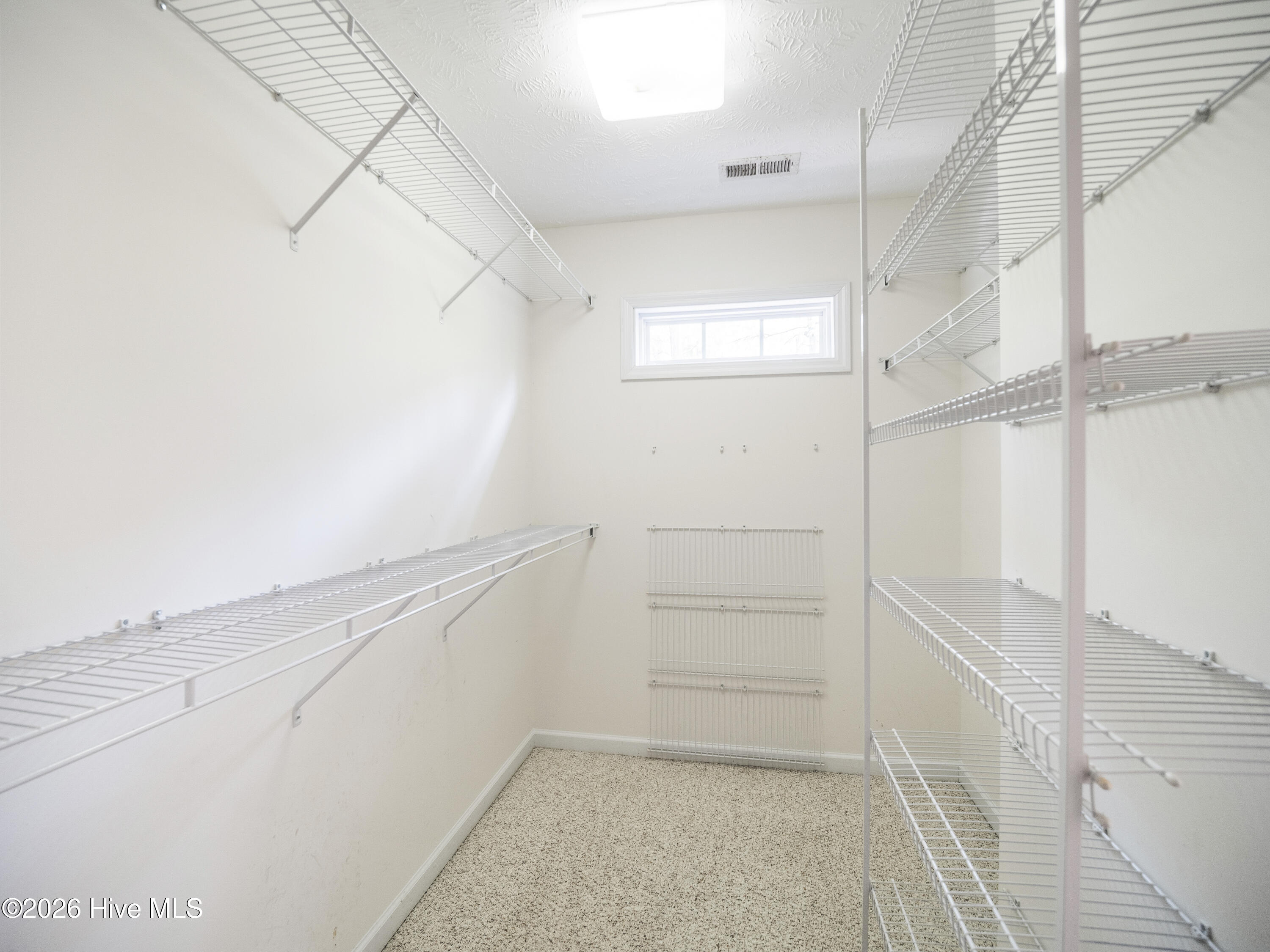 100570640 | Photo 38