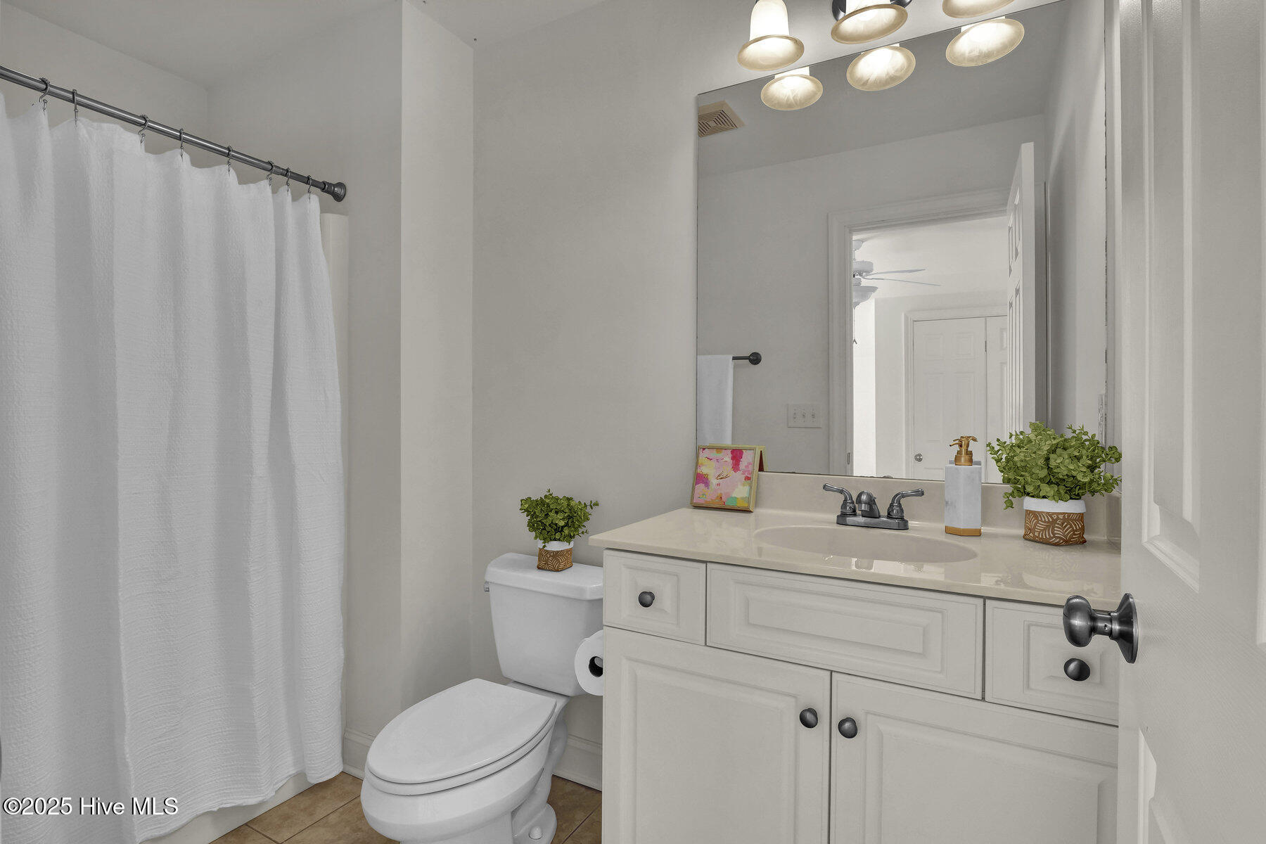 100540144 | Photo 27