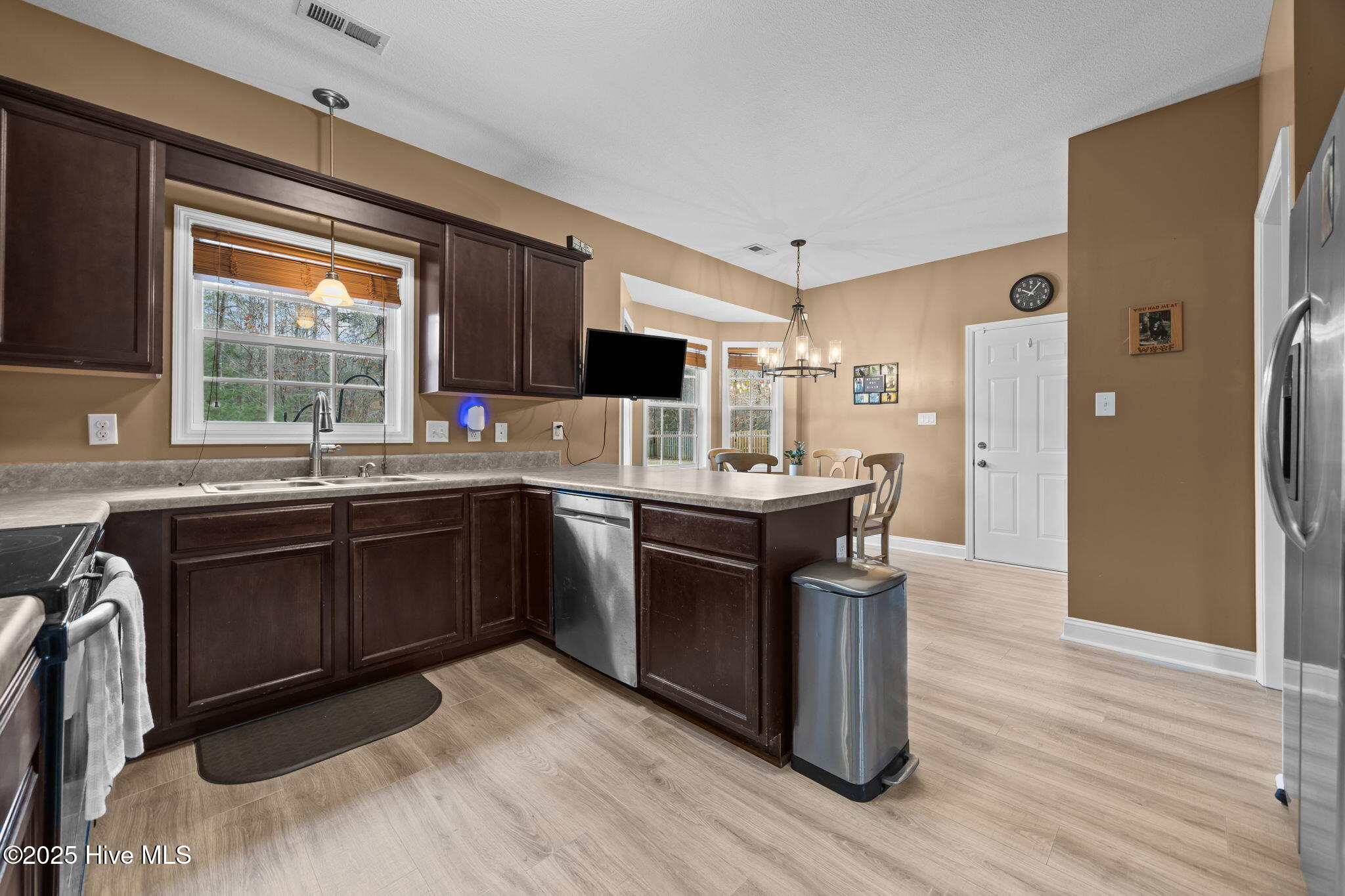 100544131 | Photo 17