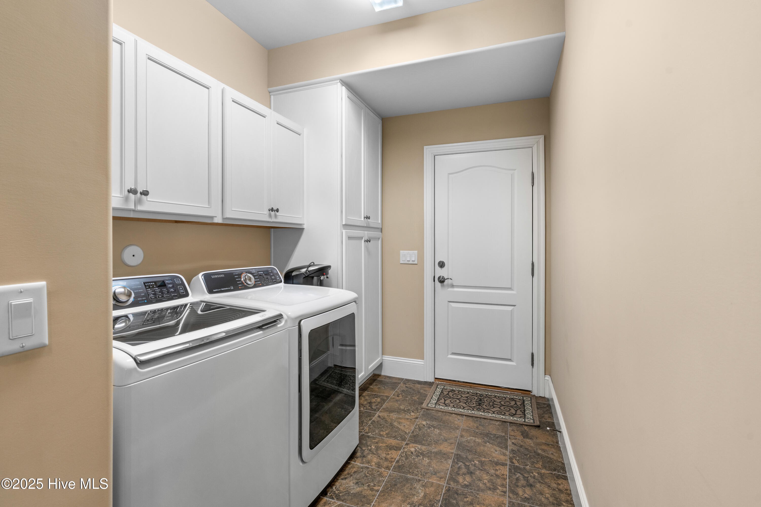 100525197 | Photo 39