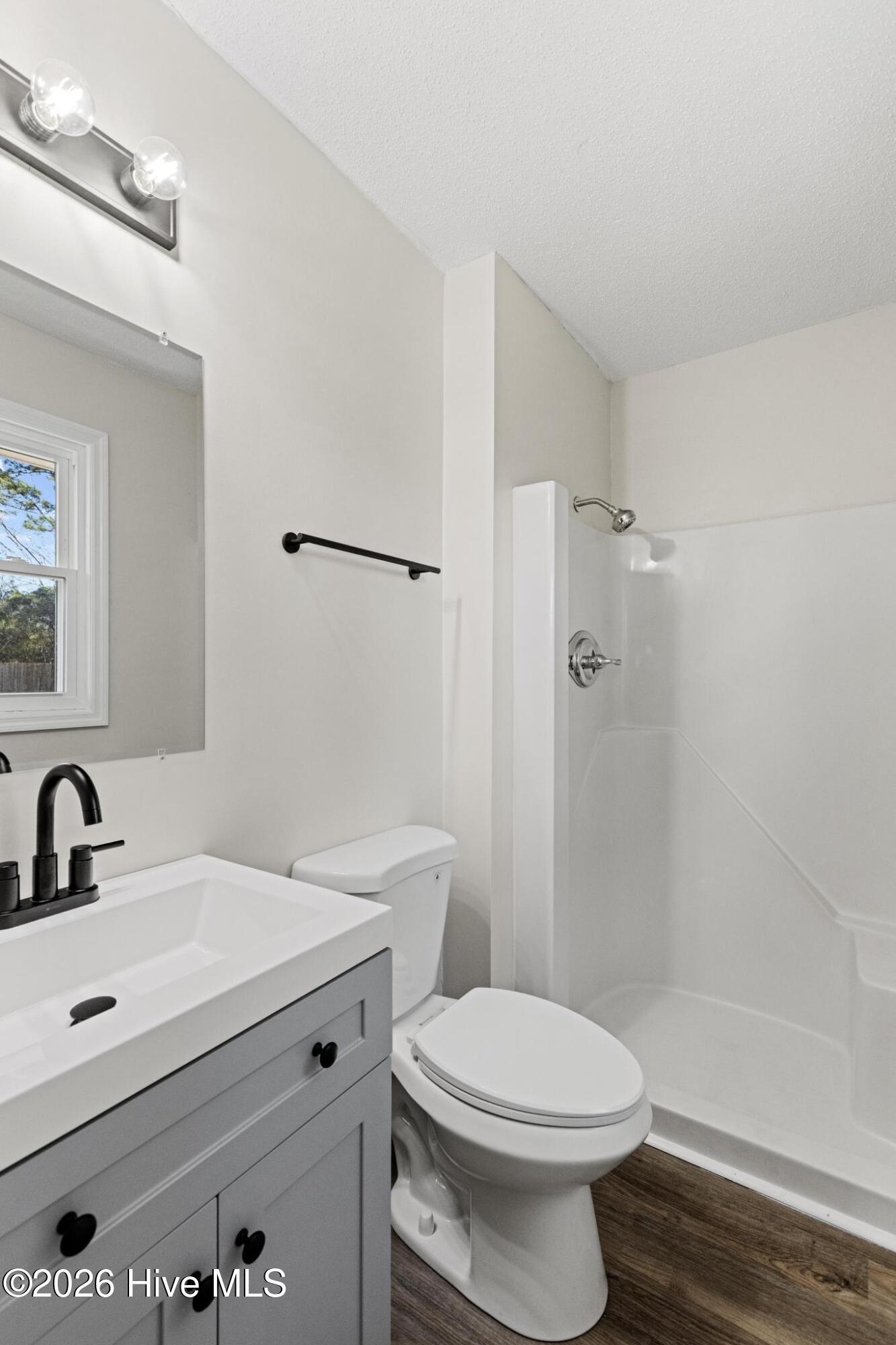 100565282 | Photo 24