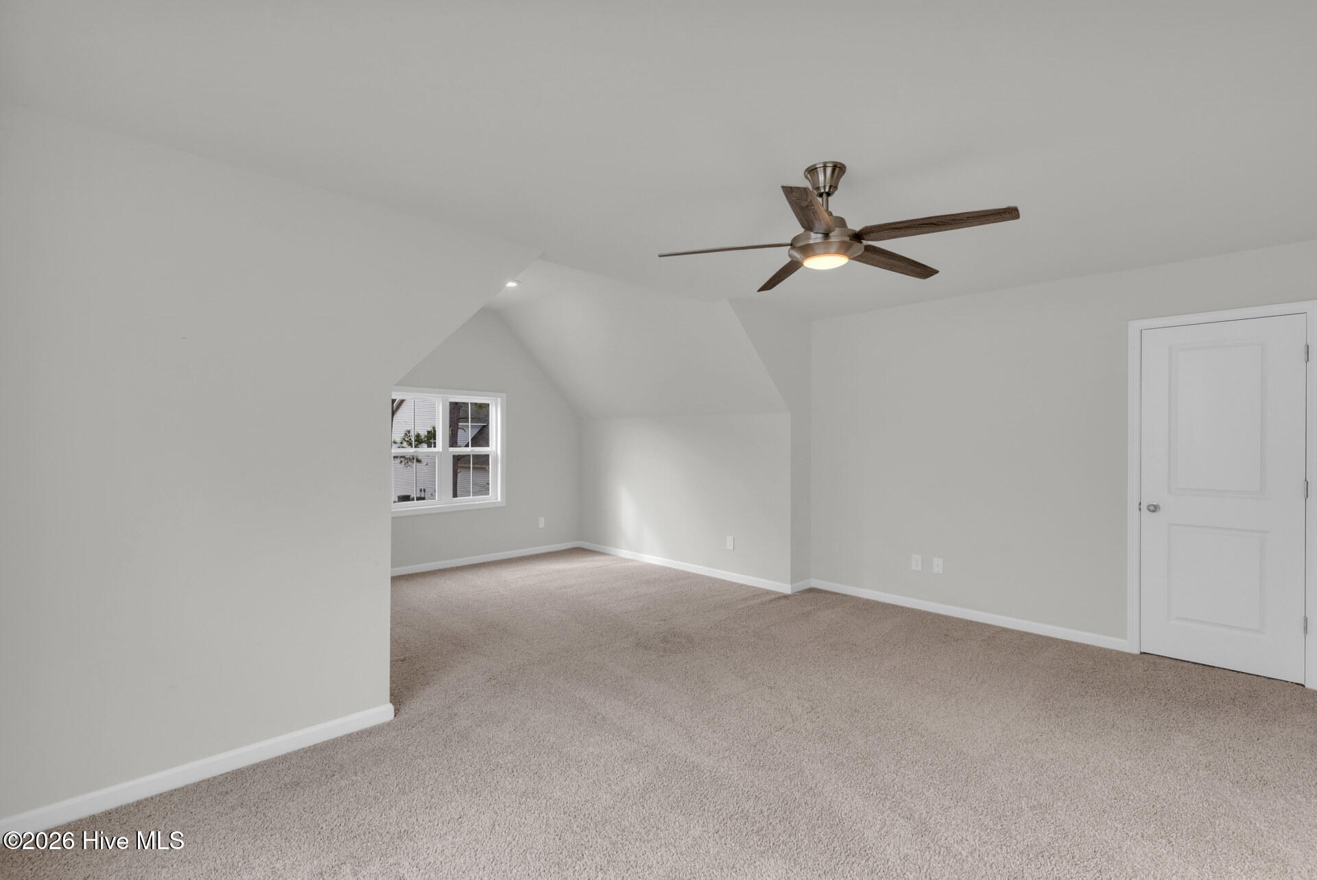 100549355 | Photo 26