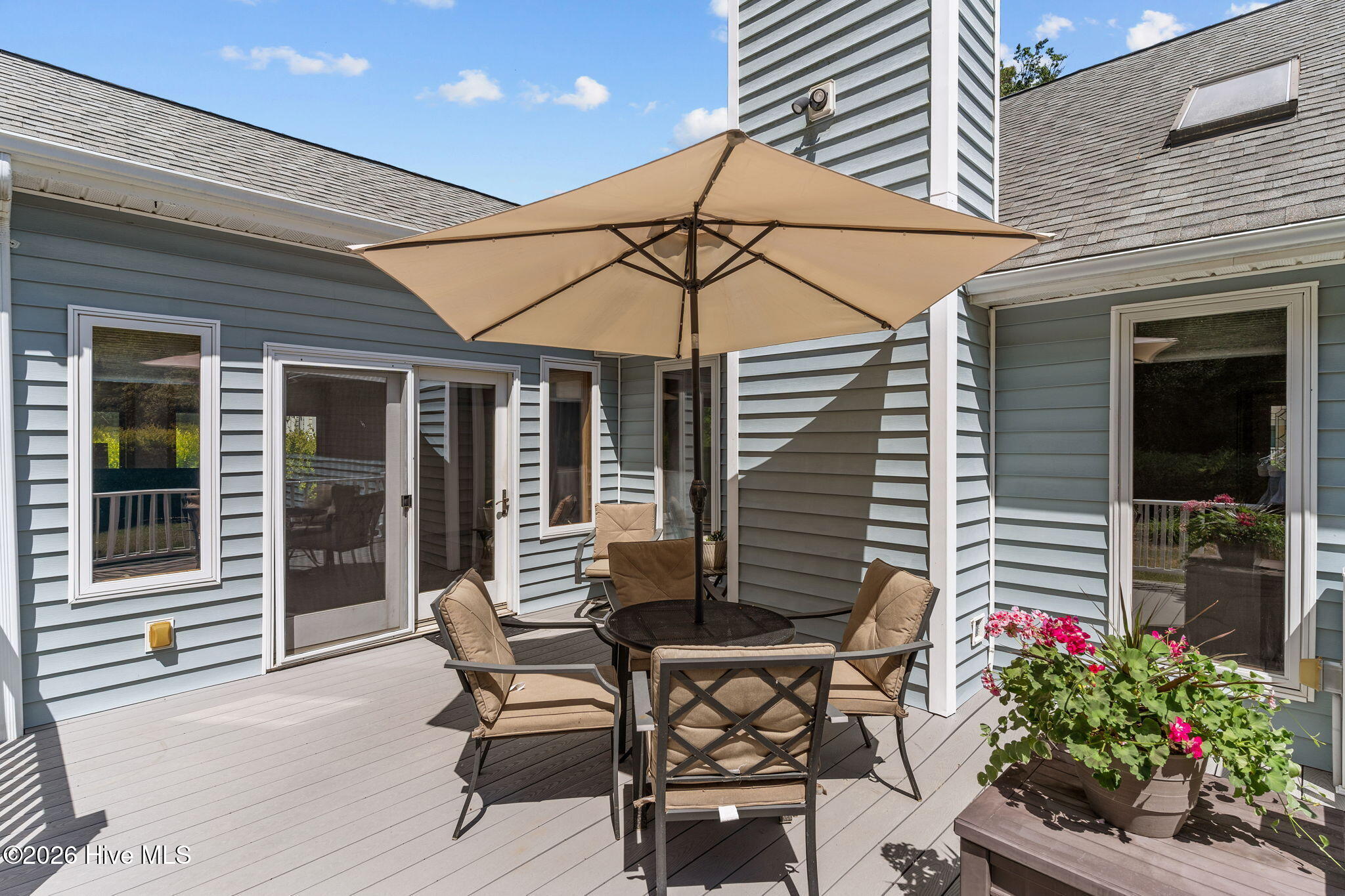 100568995 | Photo 36