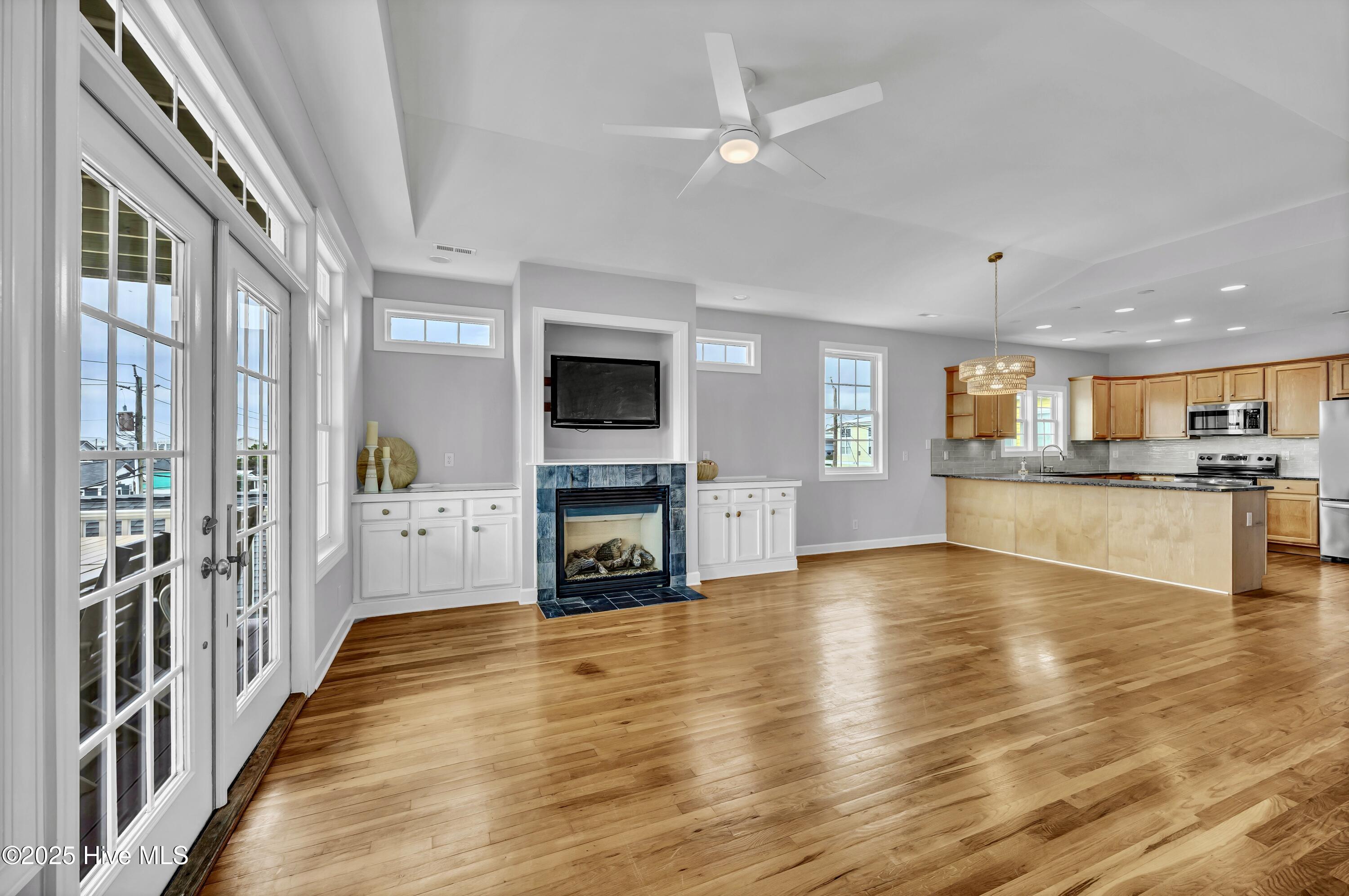 100523371 | Photo 11