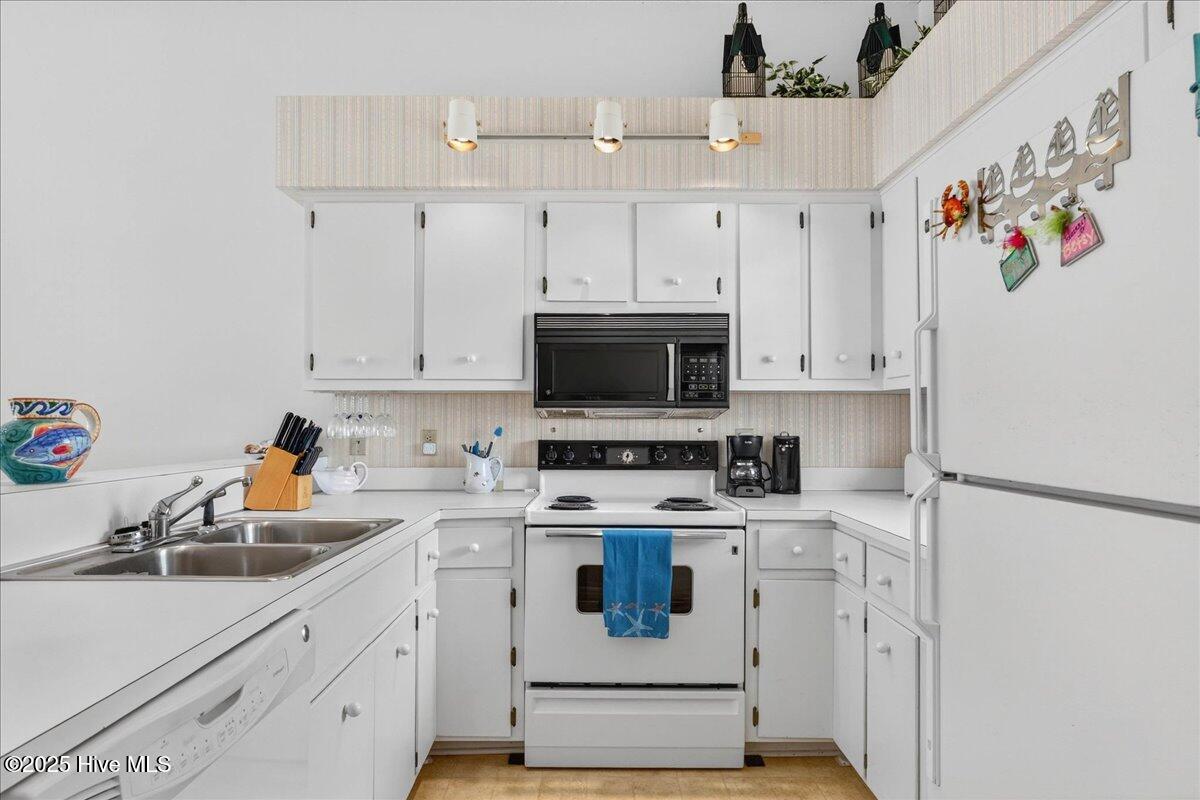 100532820 | Photo 18