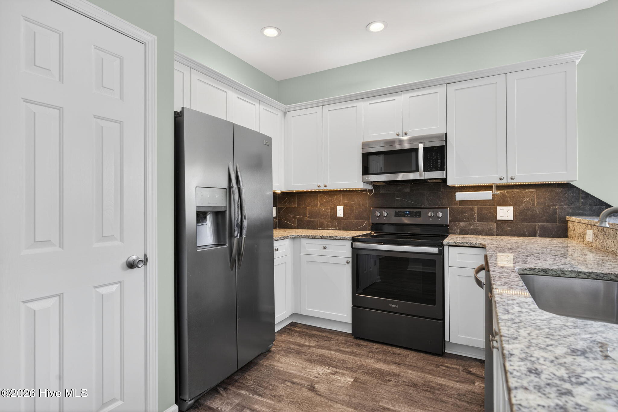 100564275 | Photo 12