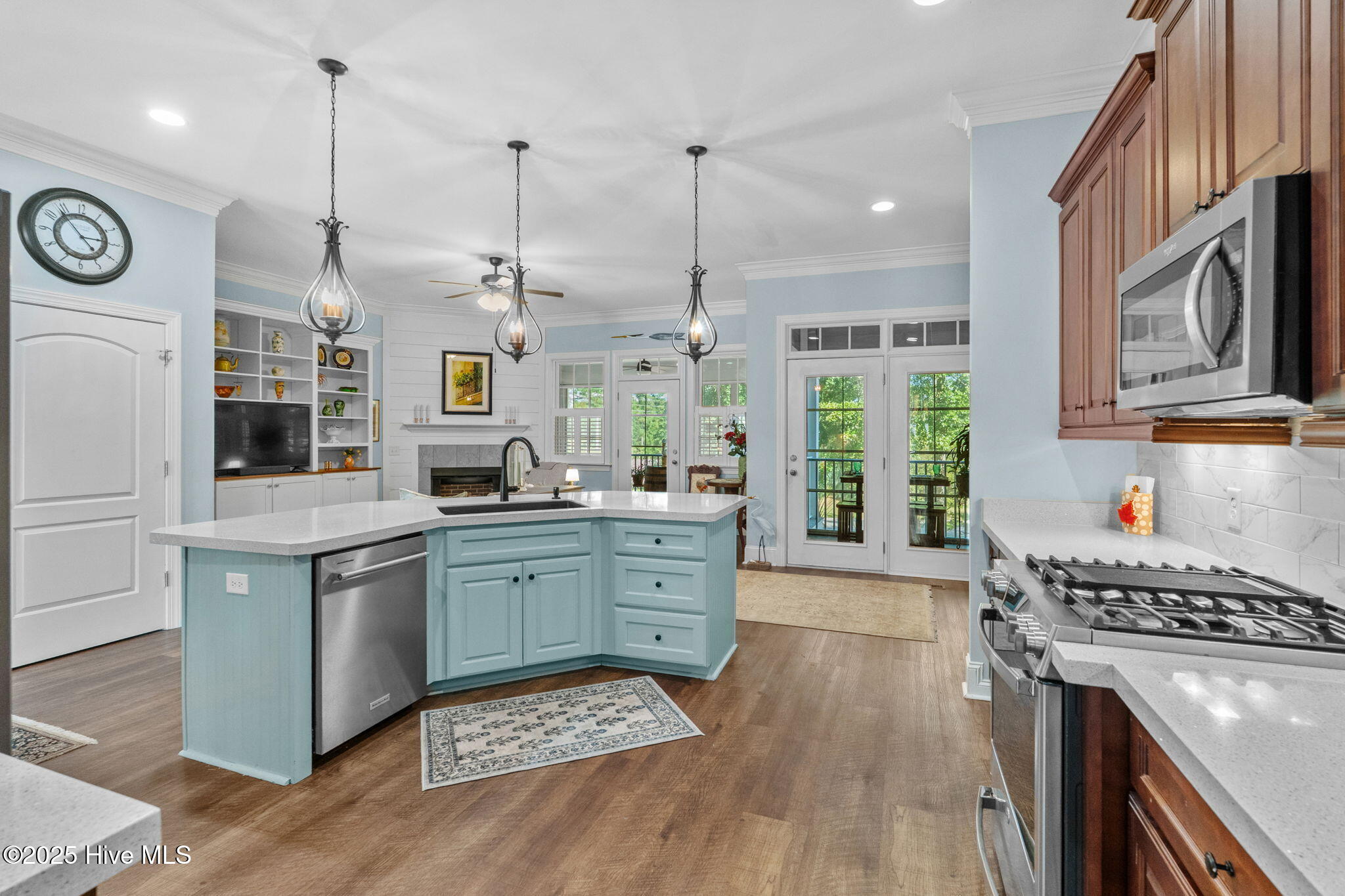 100551443 | Photo 10