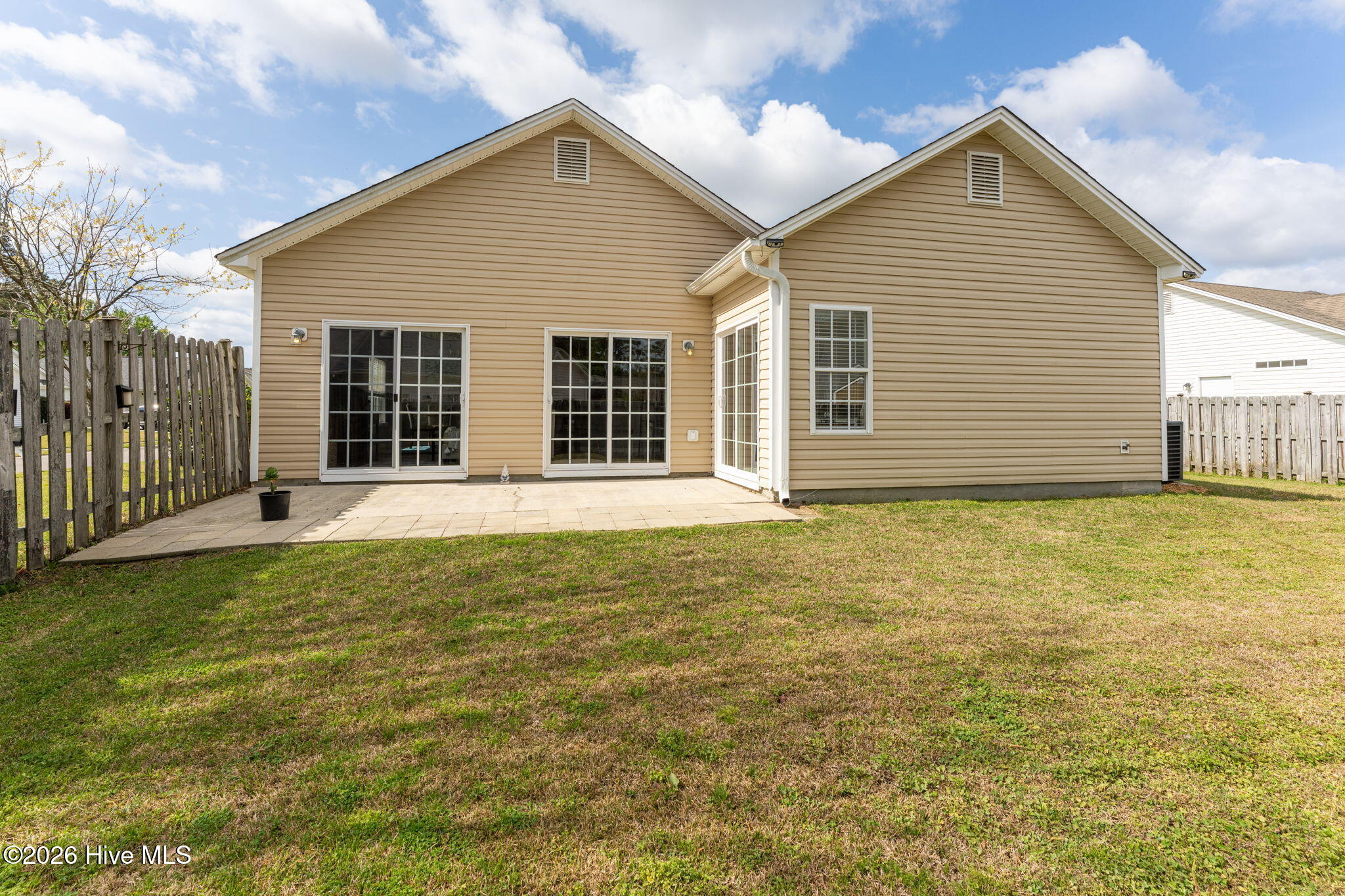 100563098 | Photo 32