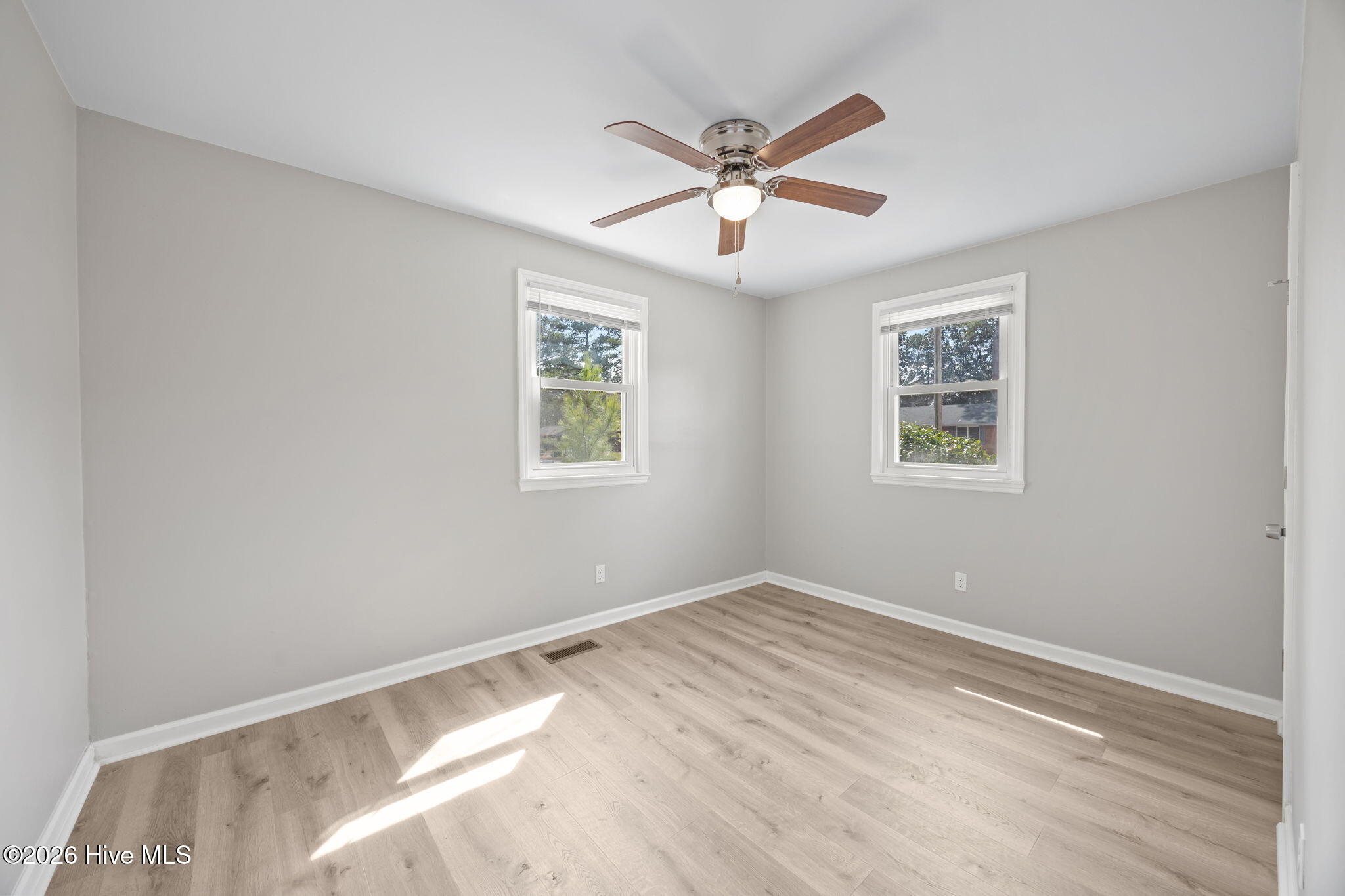 100566430 | Photo 19