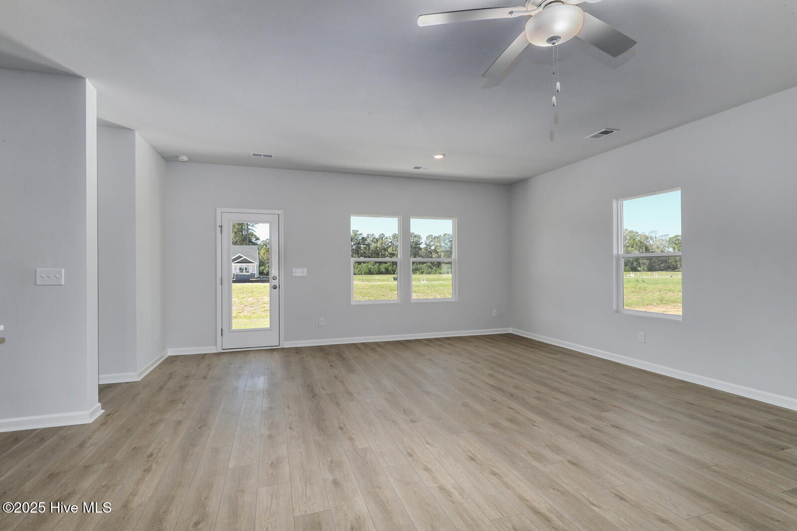 100508925 | Photo 58