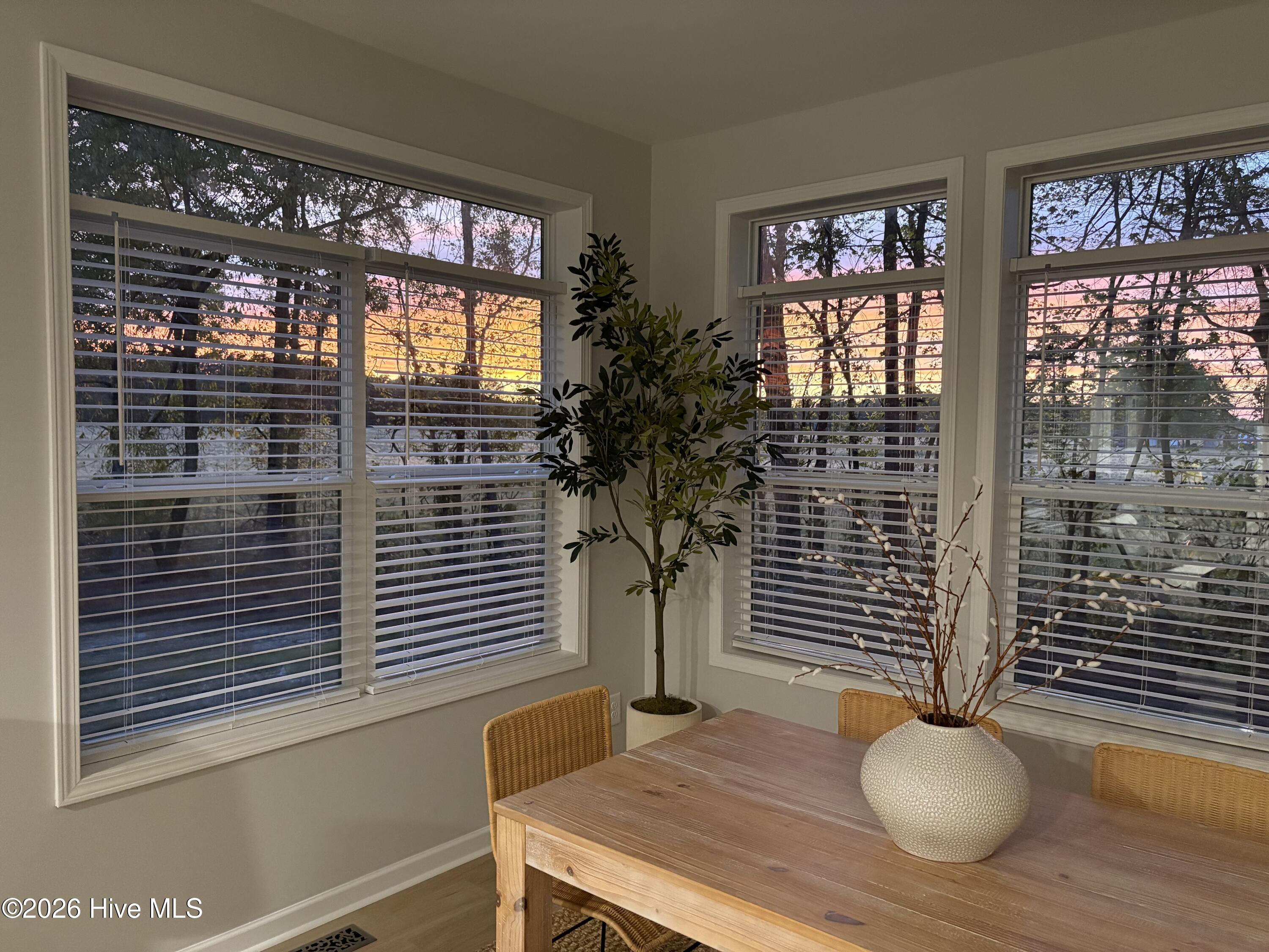 100567047 | Photo 48