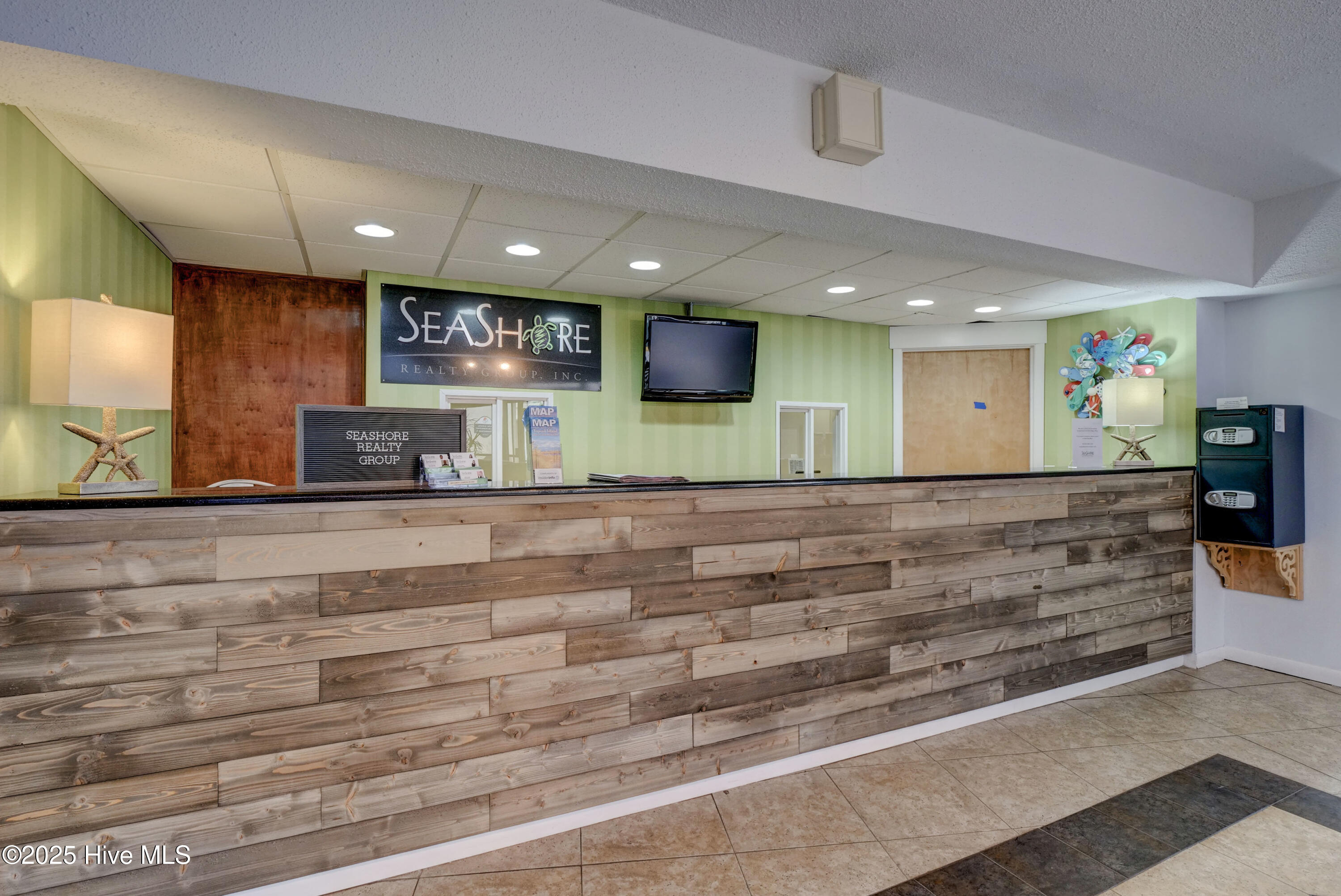 100521278 | Photo 43