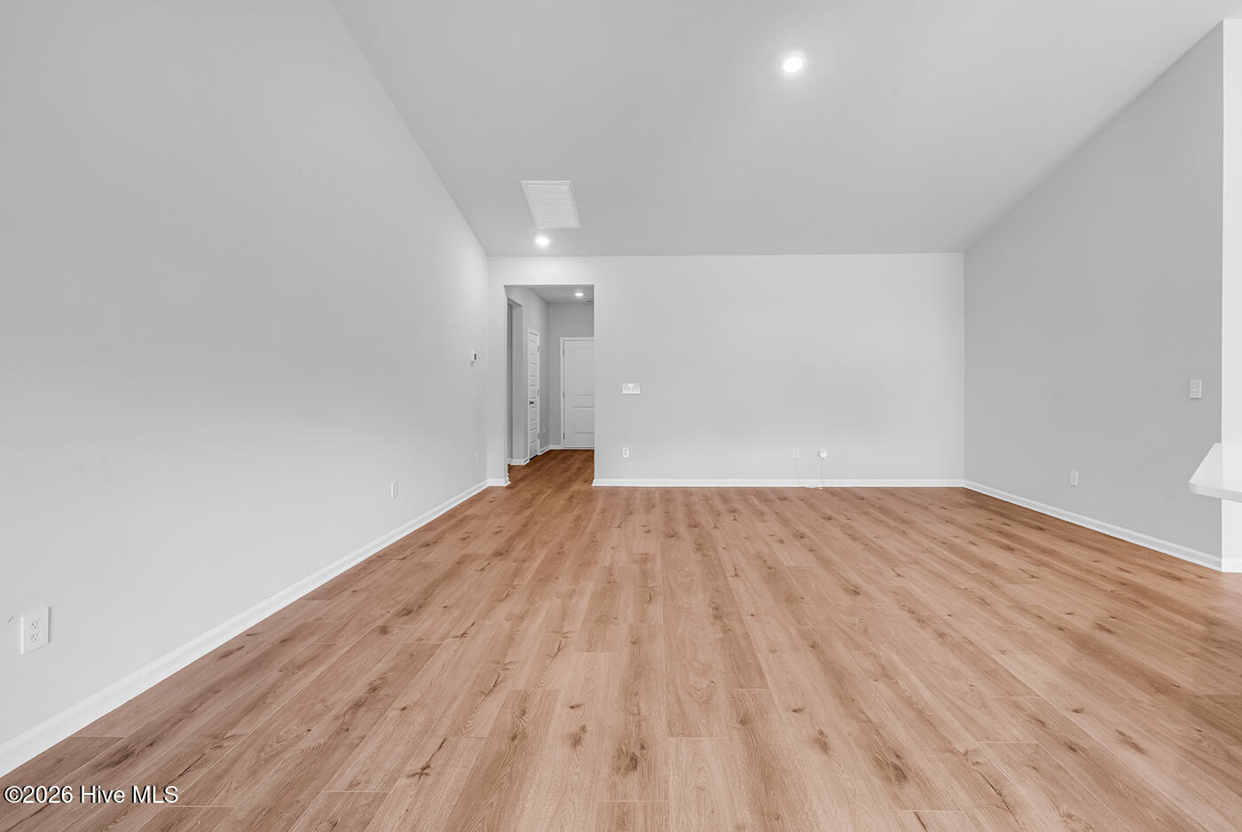 100560005 | Photo 22