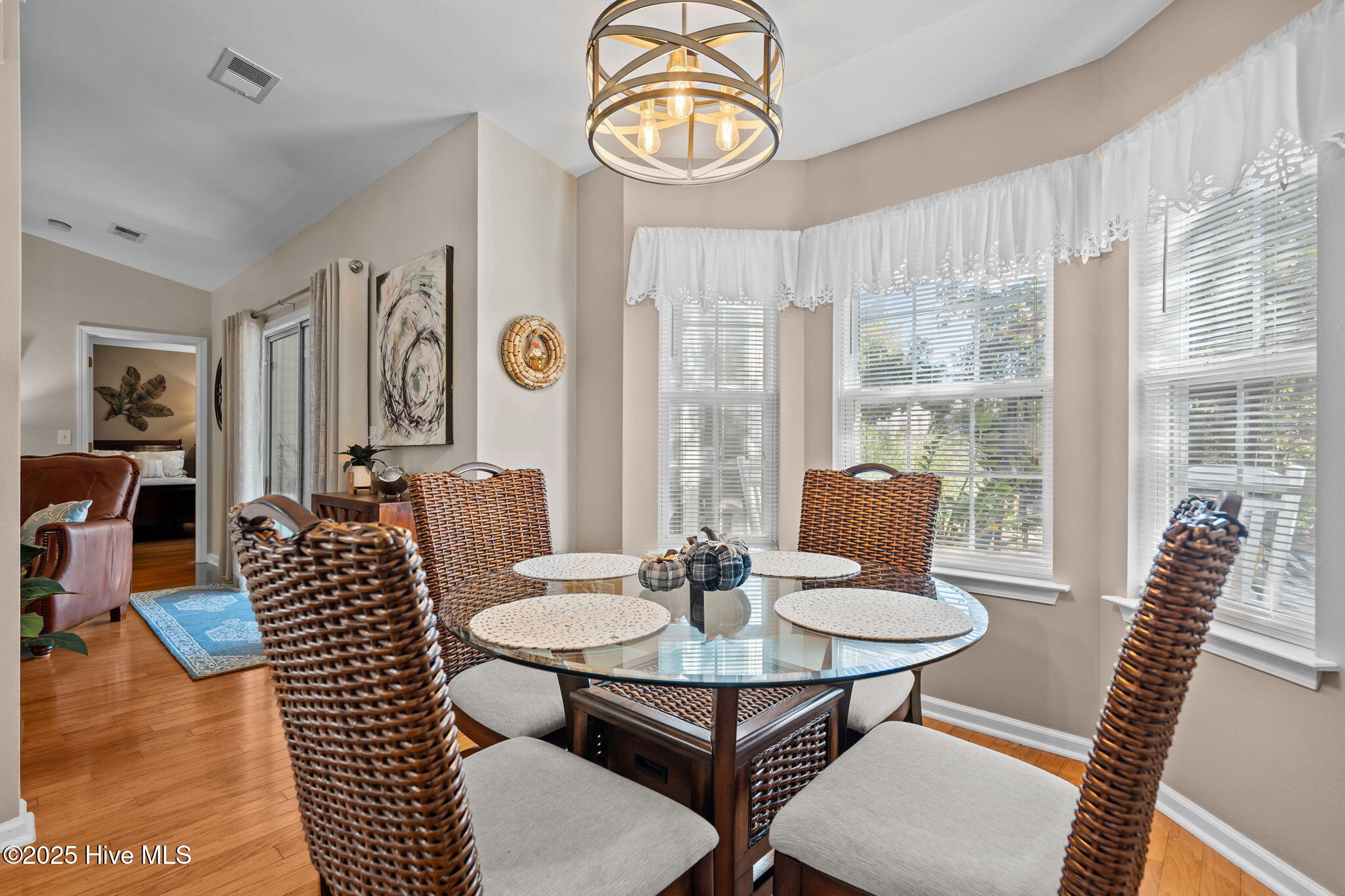 100540137 | Photo 17