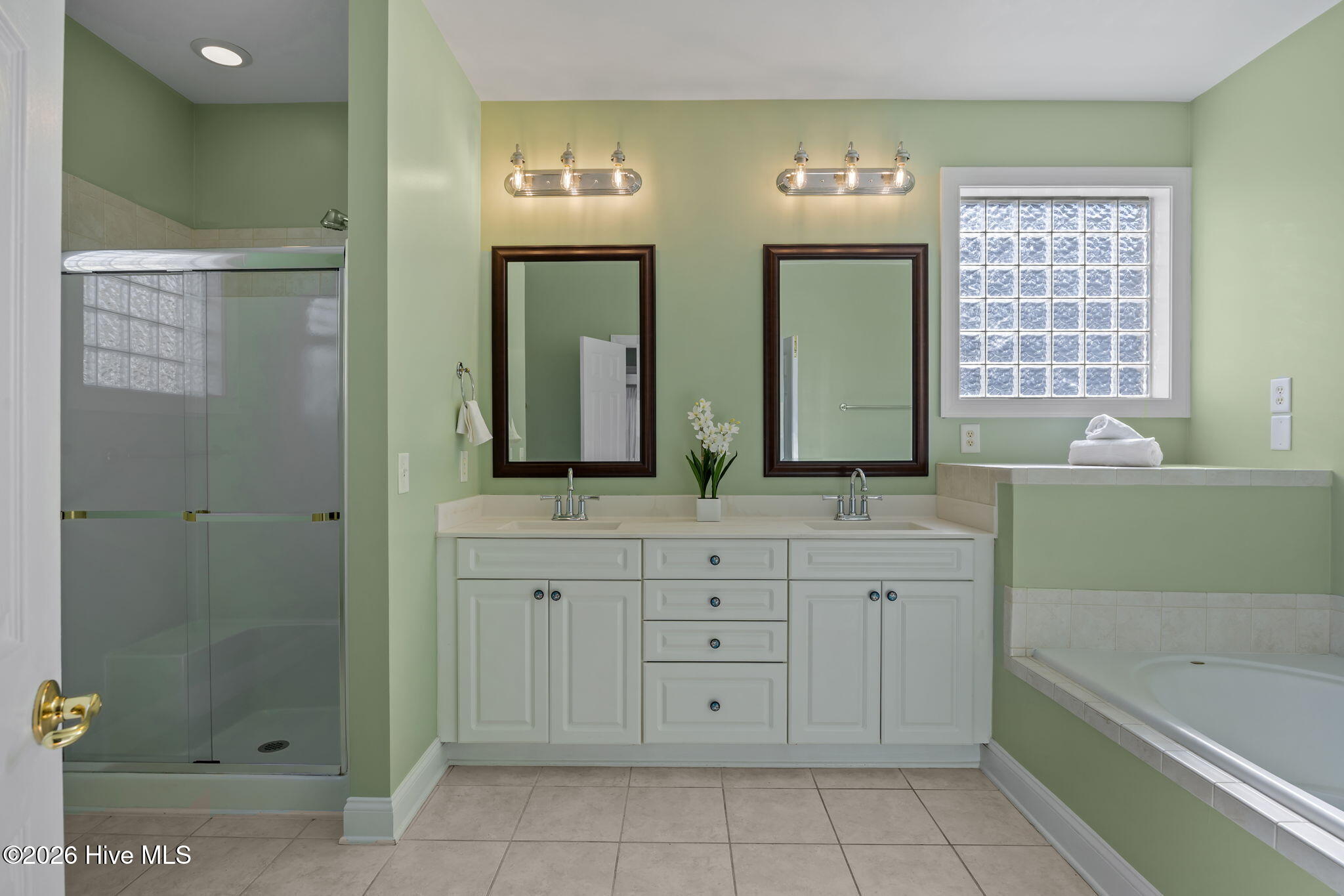 100561261 | Photo 30