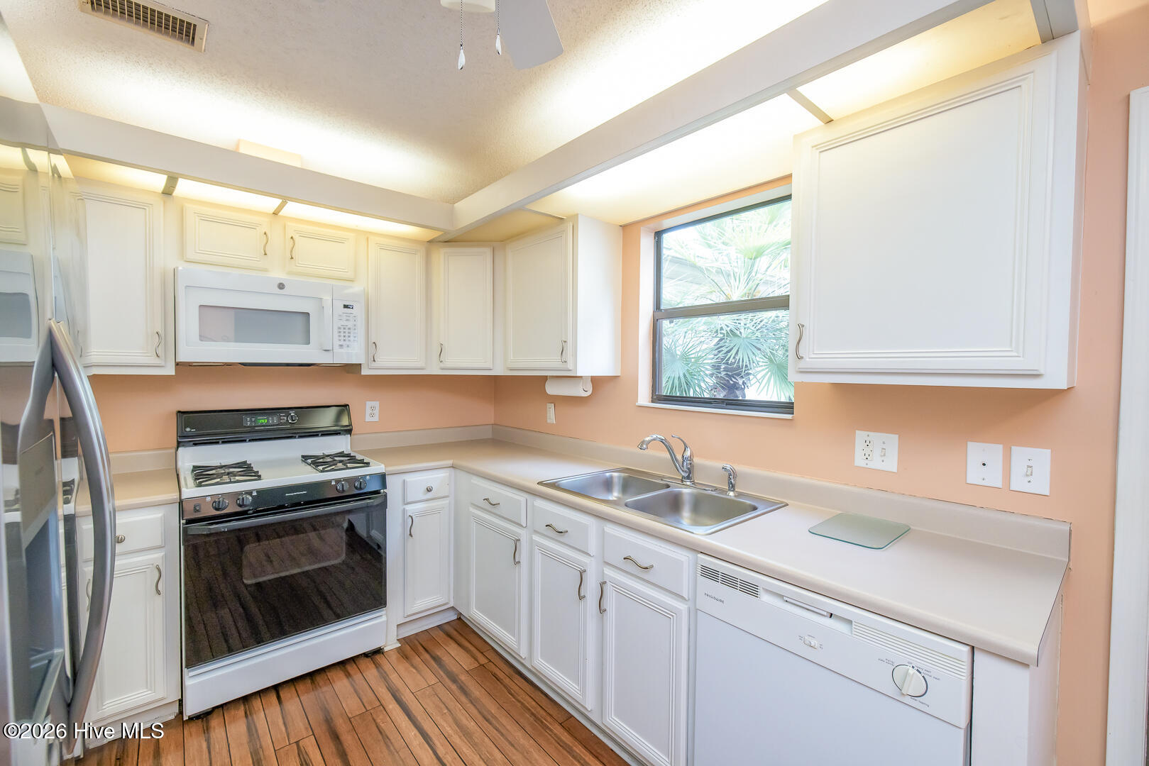 100567936 | Photo 12