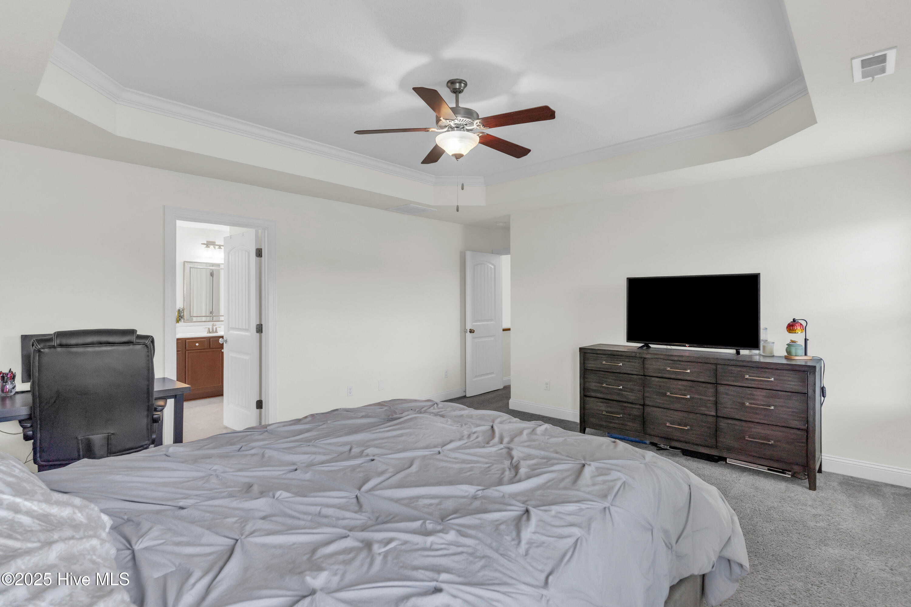 100534208 | Photo 21