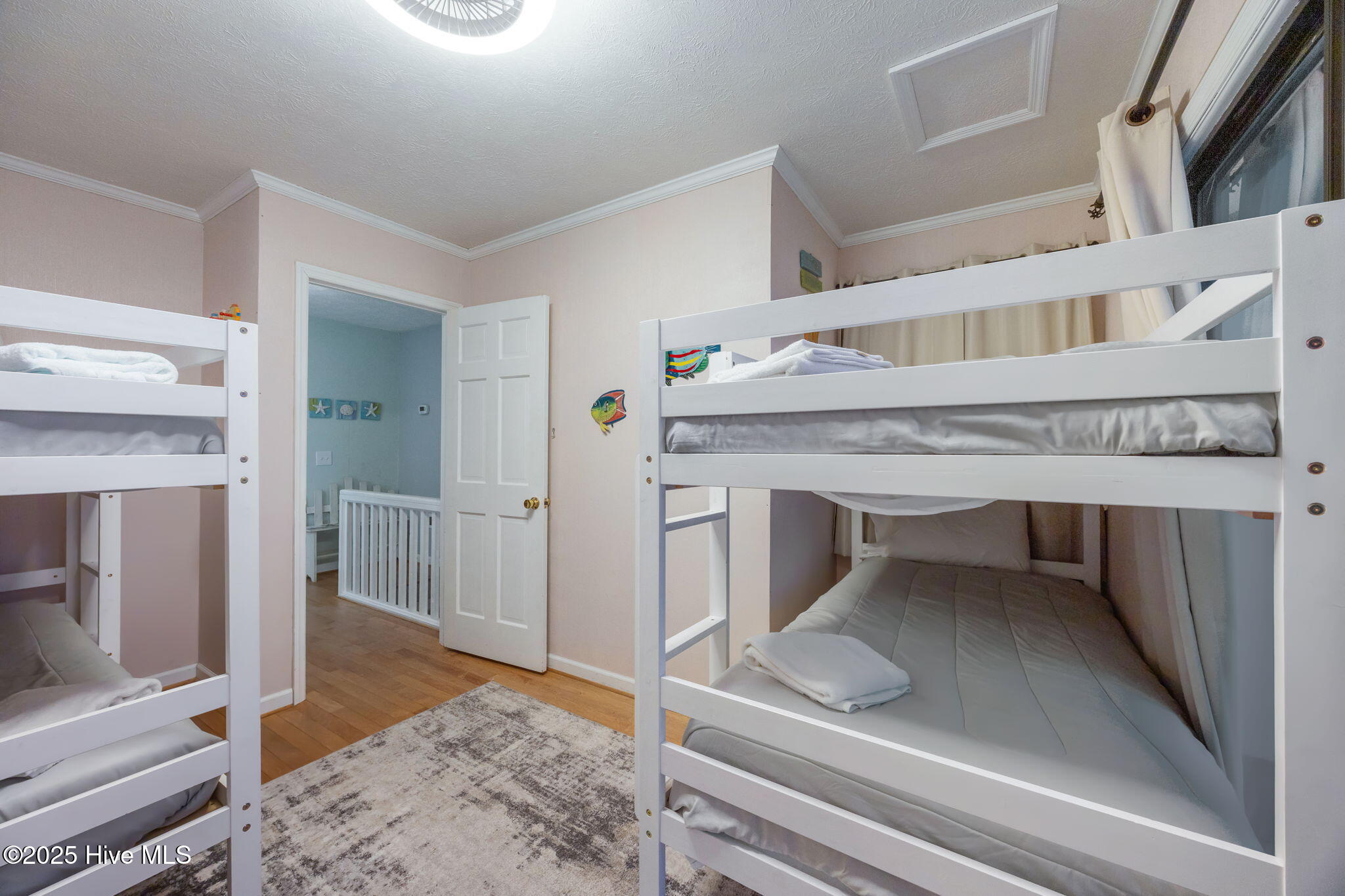 100567409 | Photo 53