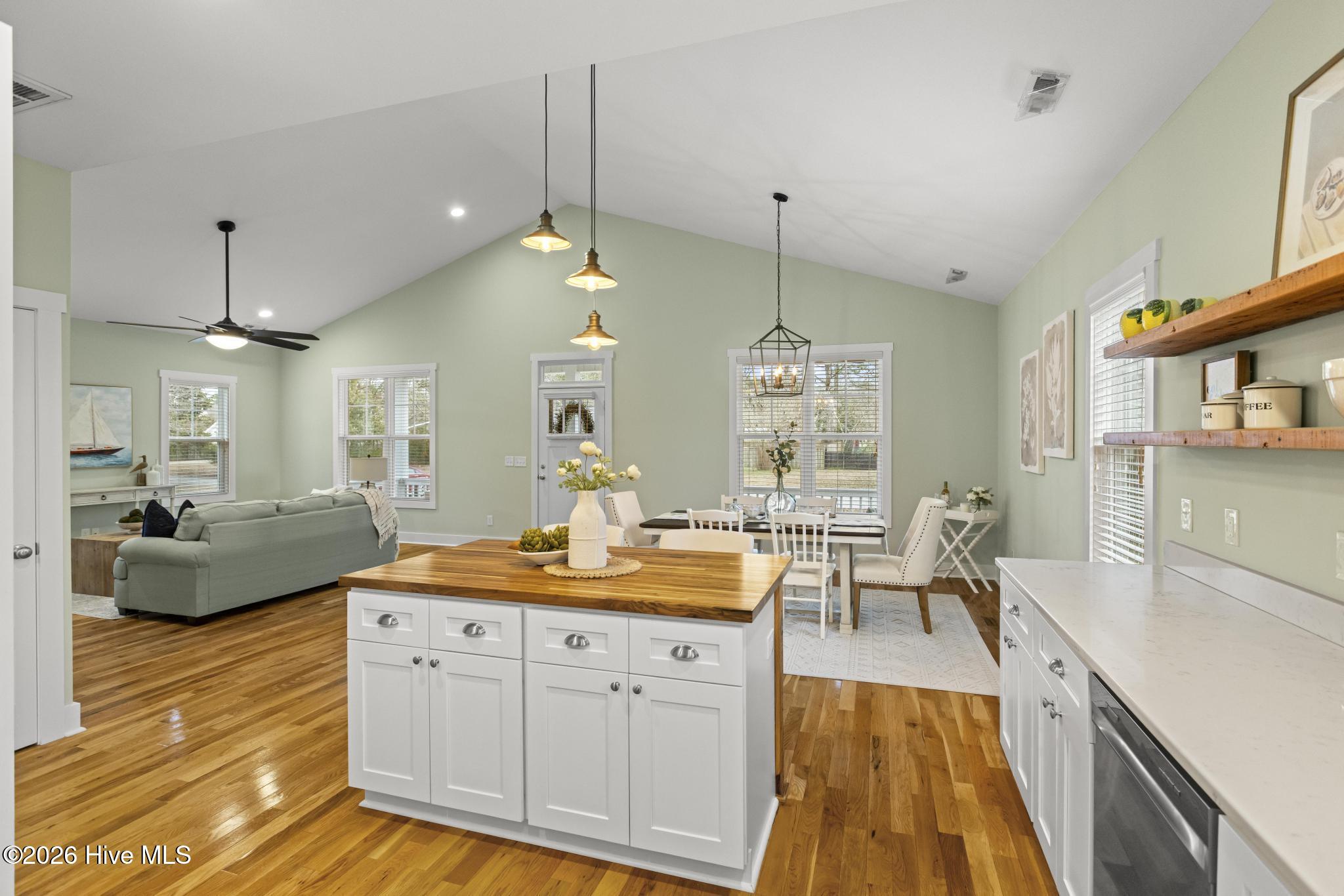 100552485 | Photo 12