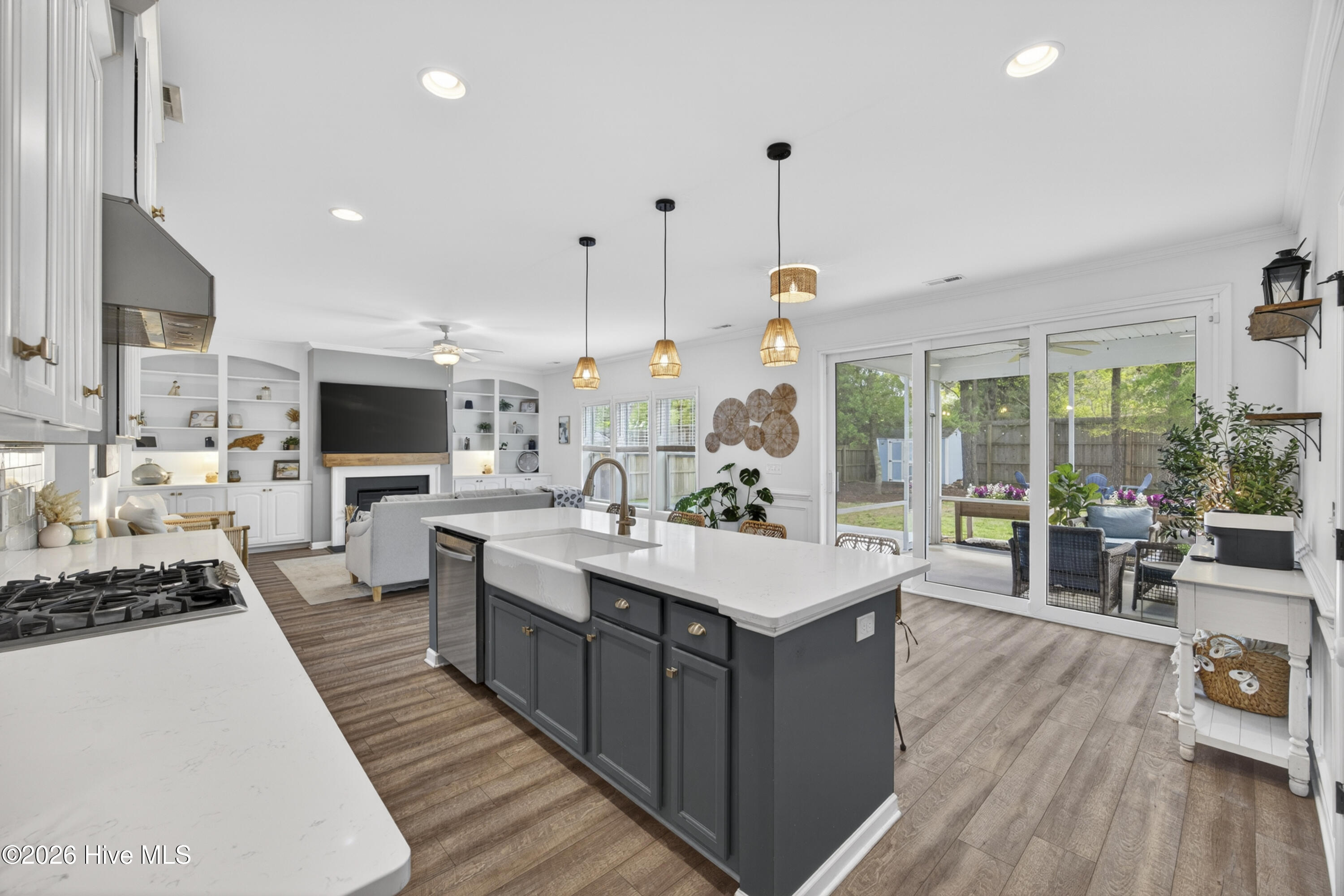 100567368 | Photo 19