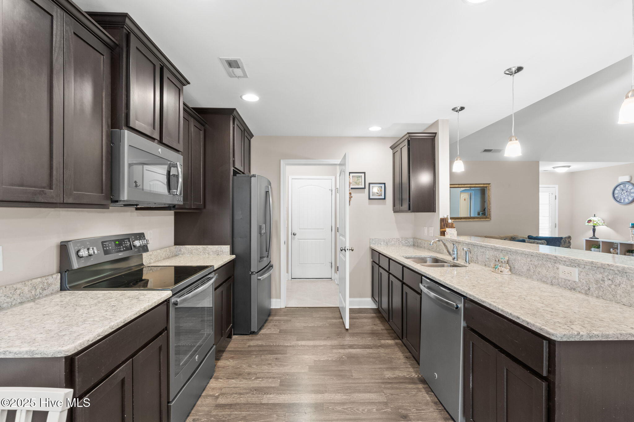 100546939 | Photo 11